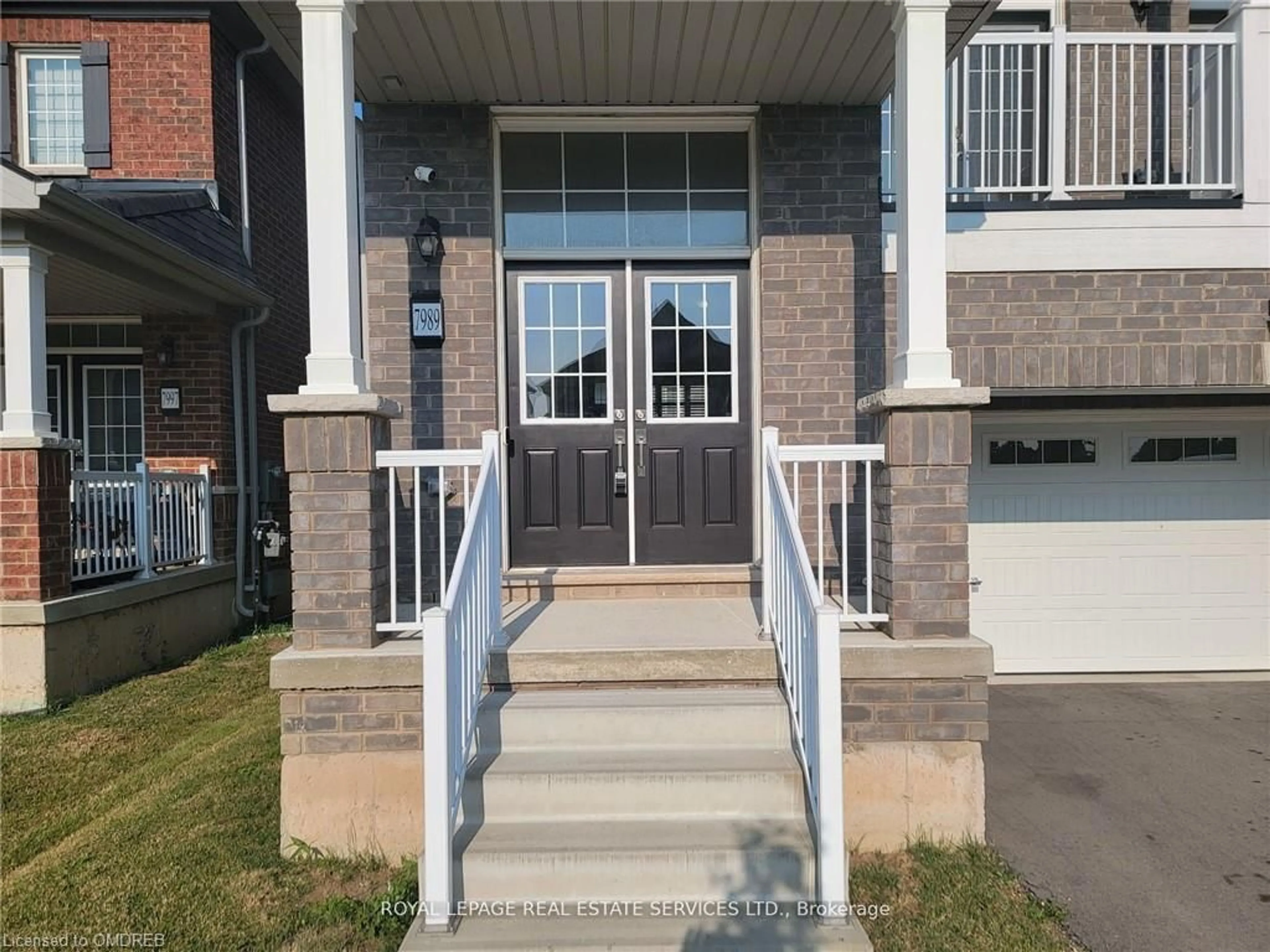 Indoor entryway, cement floor for 7989 Odell Cres, Niagara Falls Ontario L2H 3R7