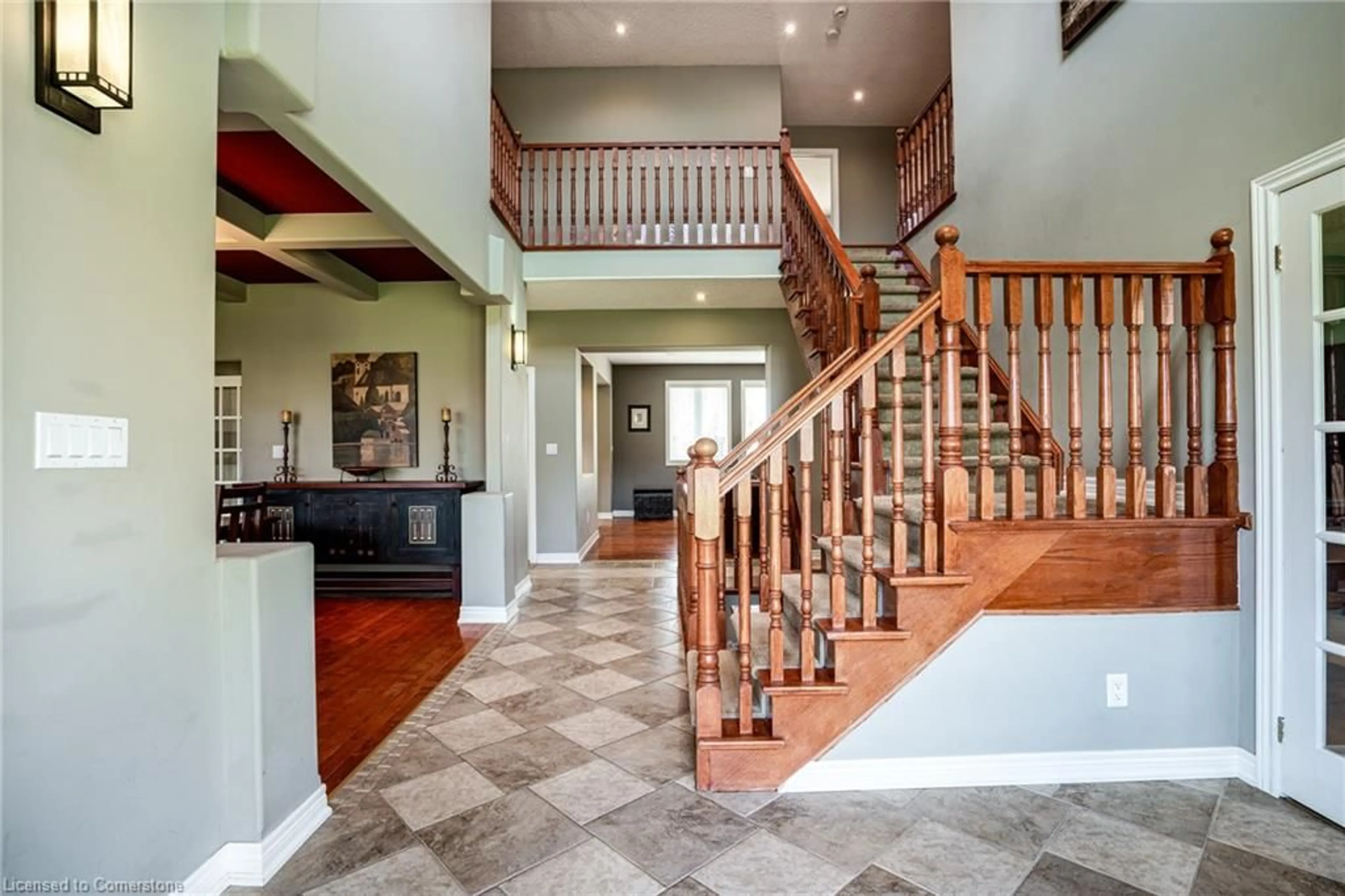 Indoor entryway, wood floors for 108 Sunnyridge Rd, Ancaster Ontario L0R 1R0