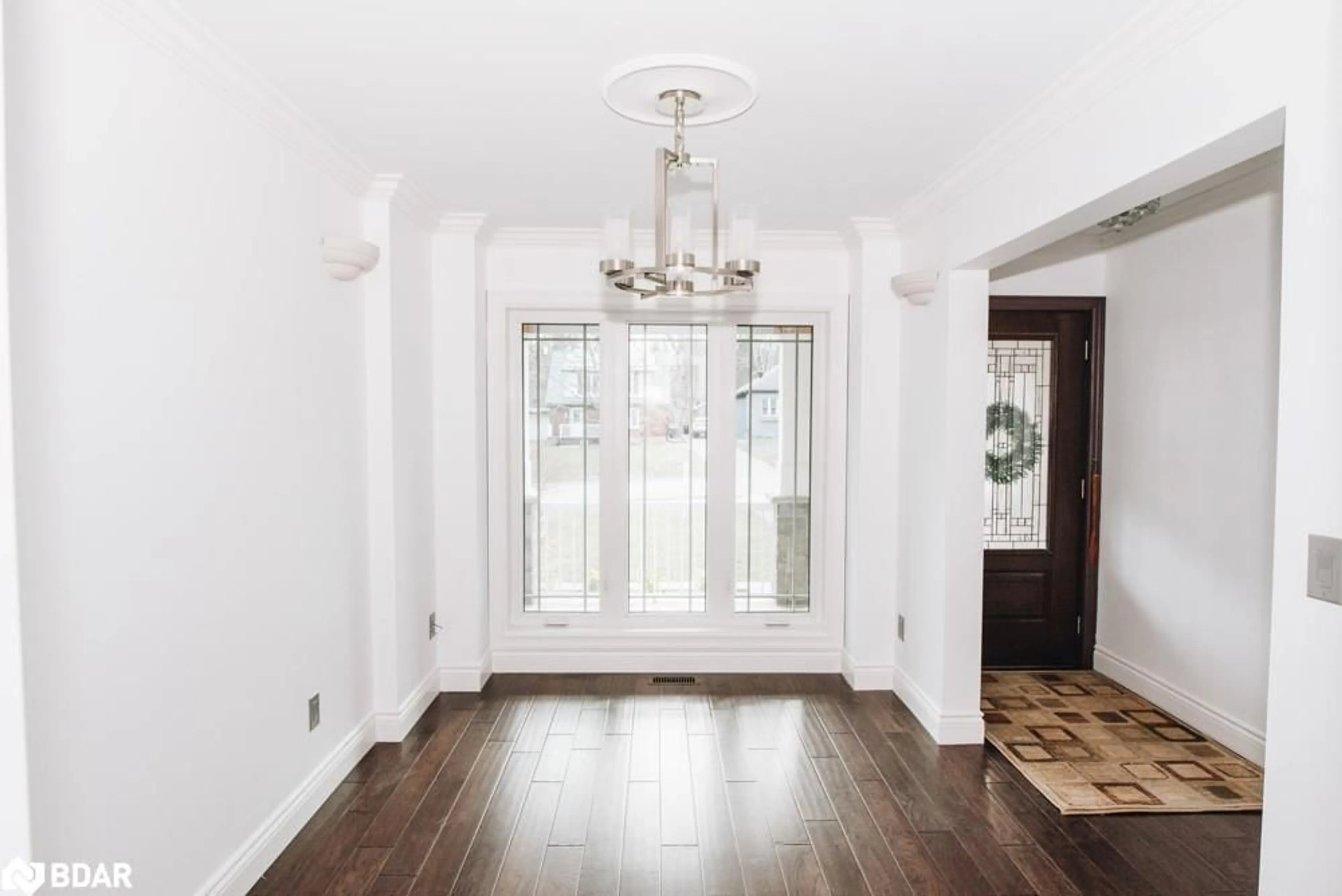 Indoor entryway, wood floors for 349 Fifth St E St, Midland Ontario L4R 3W7