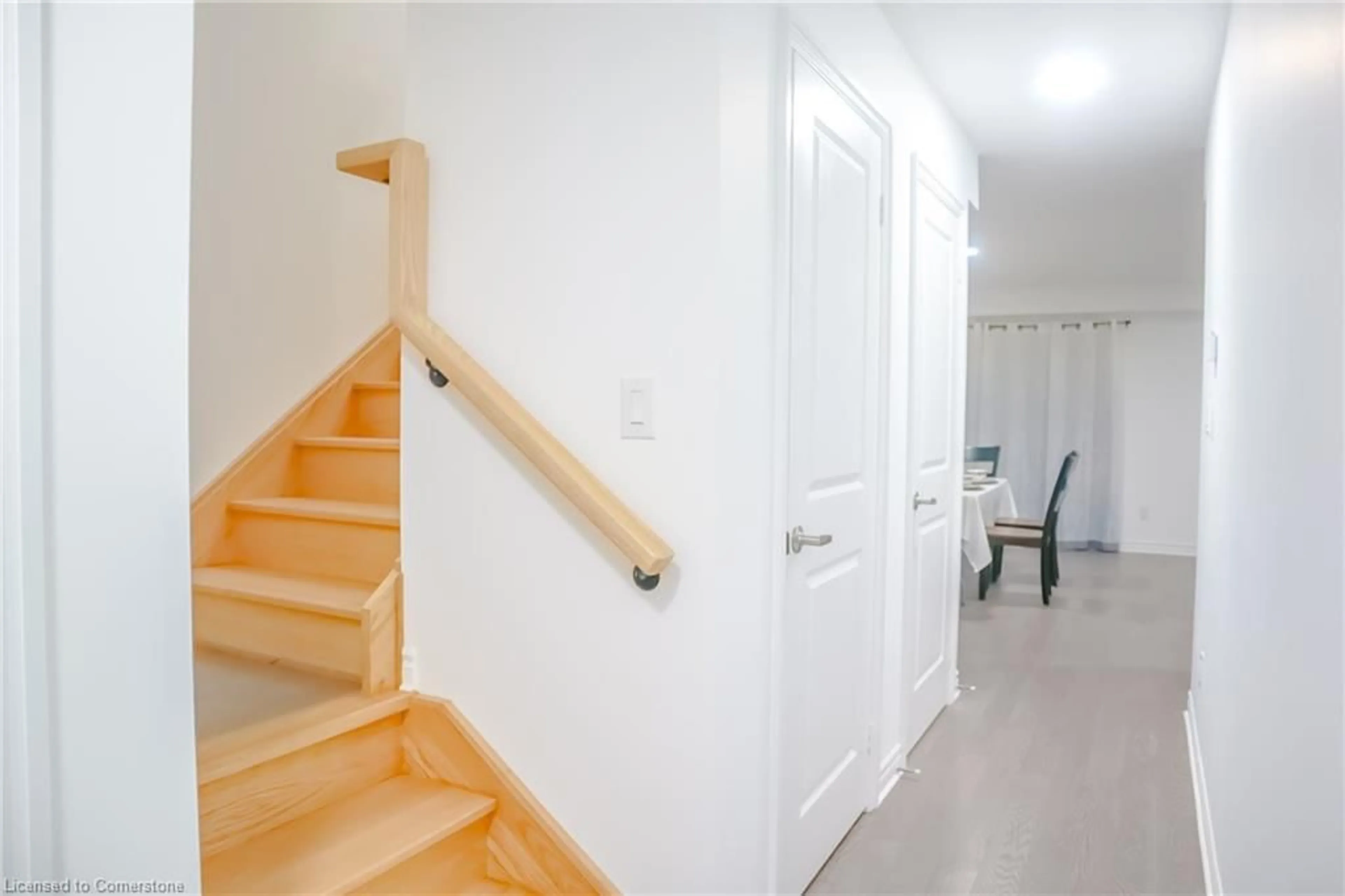 Indoor foyer, wood floors for 29 Parkside Cres, Angus Ontario L0M 1B3