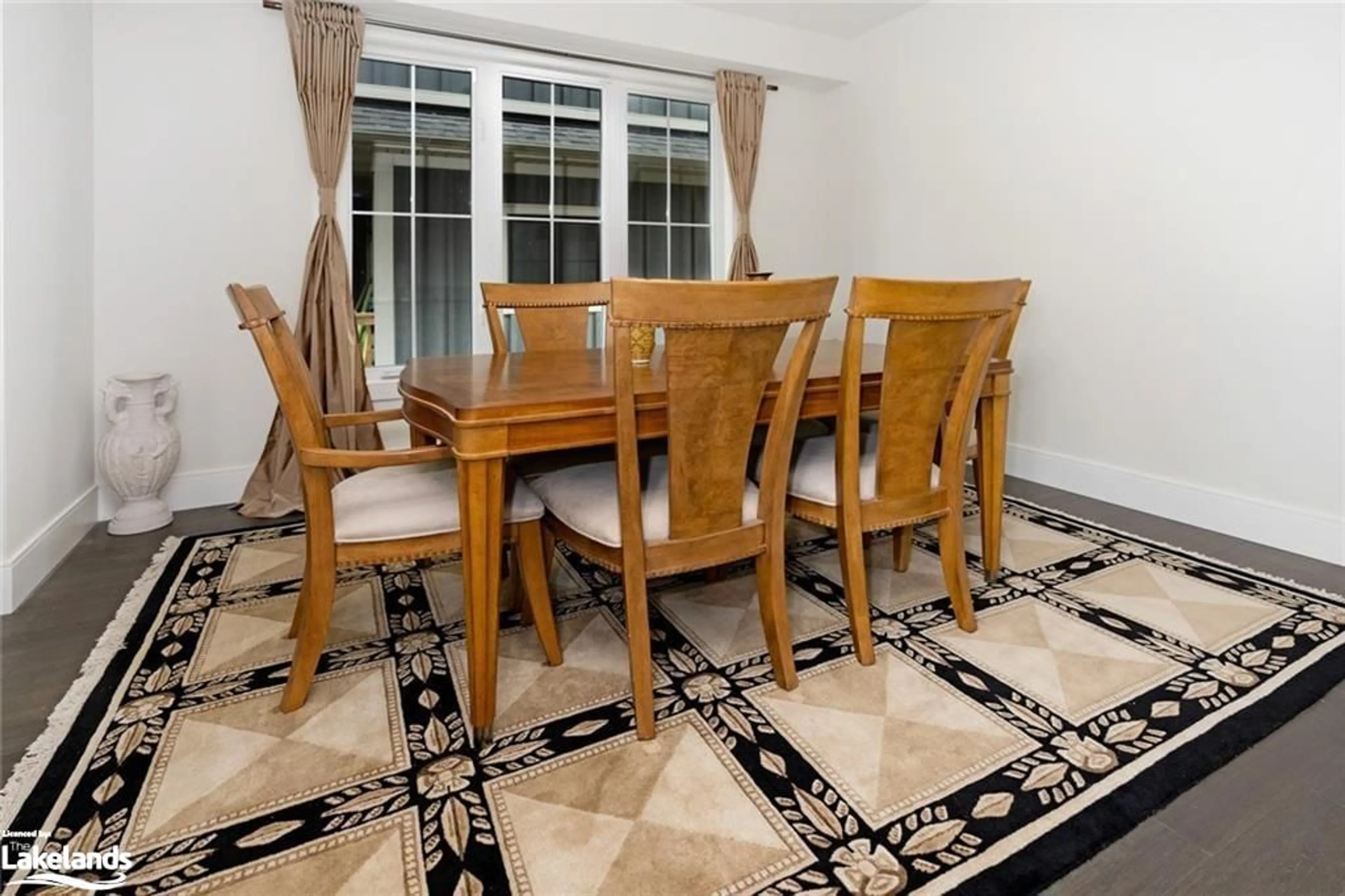 Dining room, ceramic floors, cottage for 364 Yellow Birch Cres, The Blue Mountains Ontario L9Y 0Y5