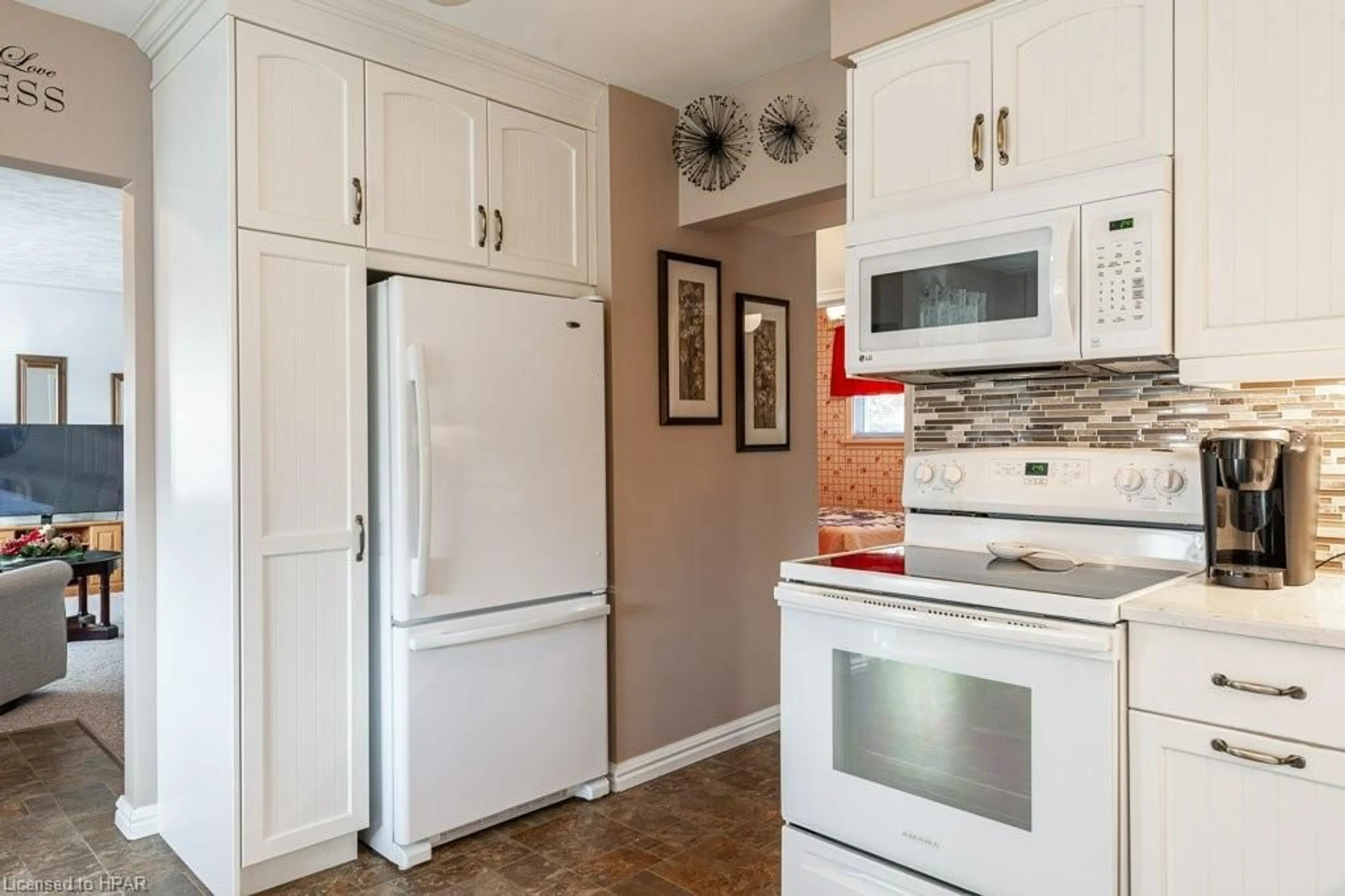 Standard kitchen, wood floors, cottage for 29 Mcdonald St, Stratford Ontario N5A 4W4