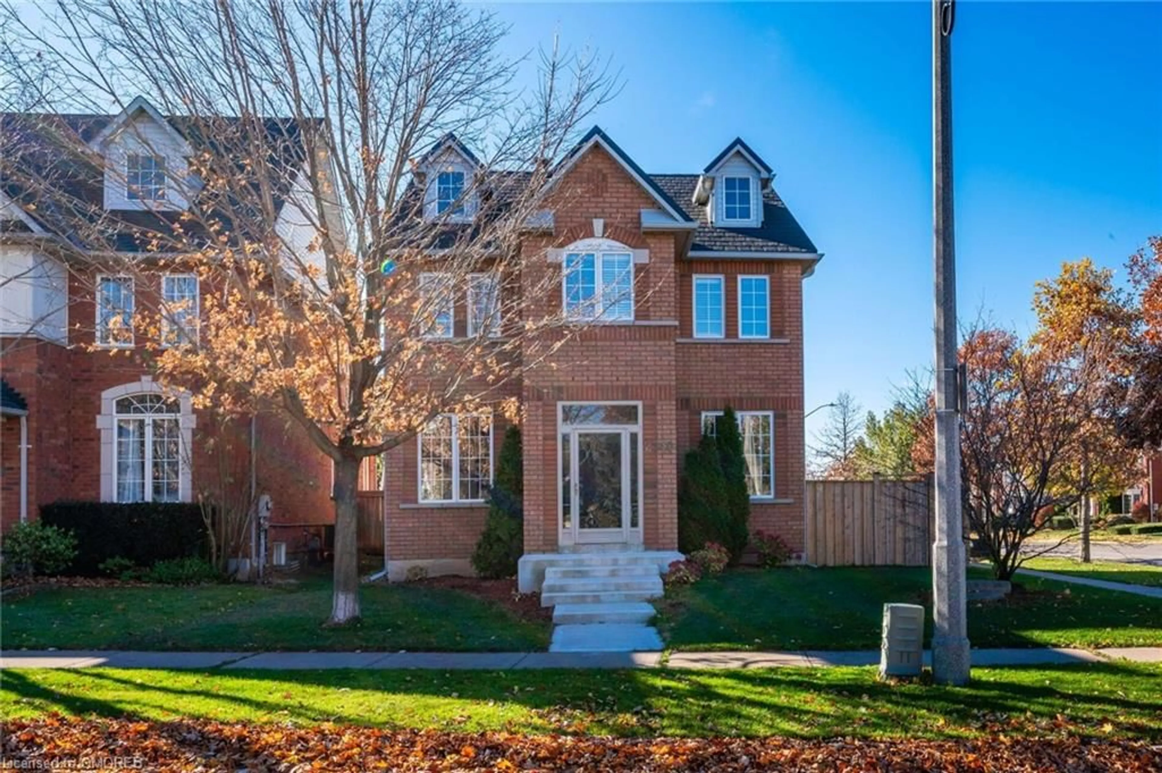 Home with brick exterior material for 2540 Sunnyhurst Close, Oakville Ontario L6H 7K5