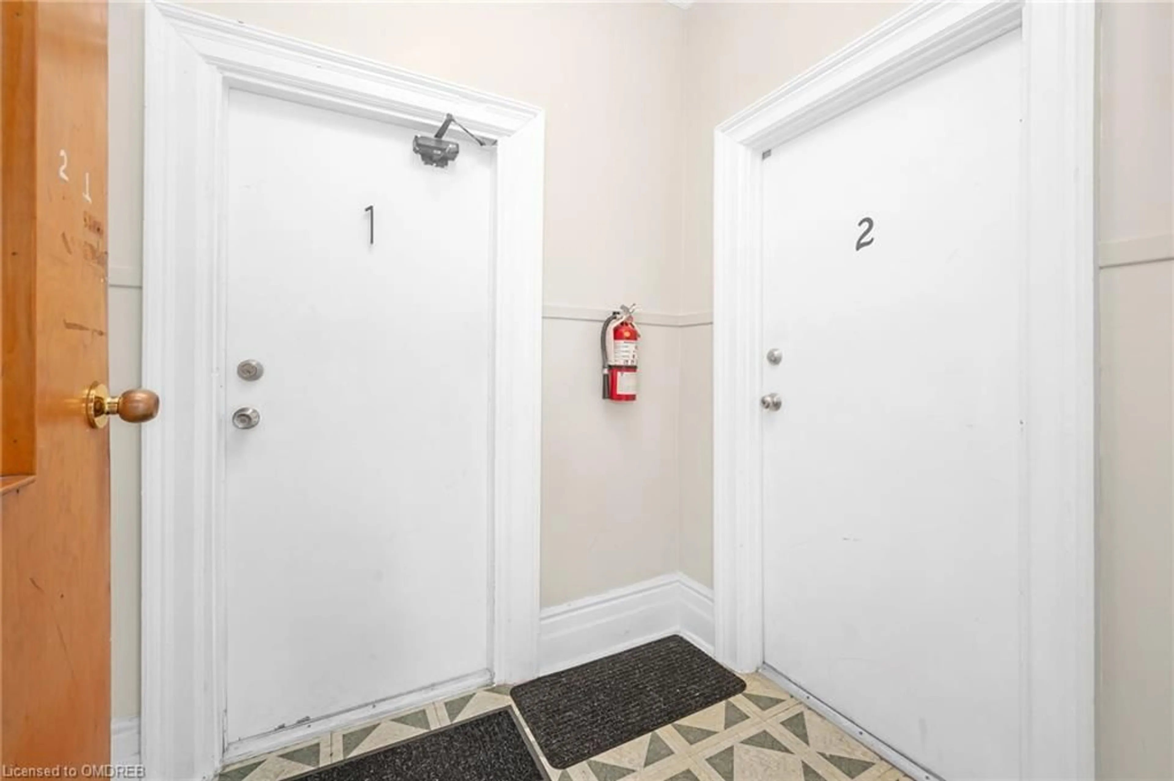 Indoor foyer, unknown floor for 117 Fairleigh Ave, Hamilton Ontario L8M 2K4