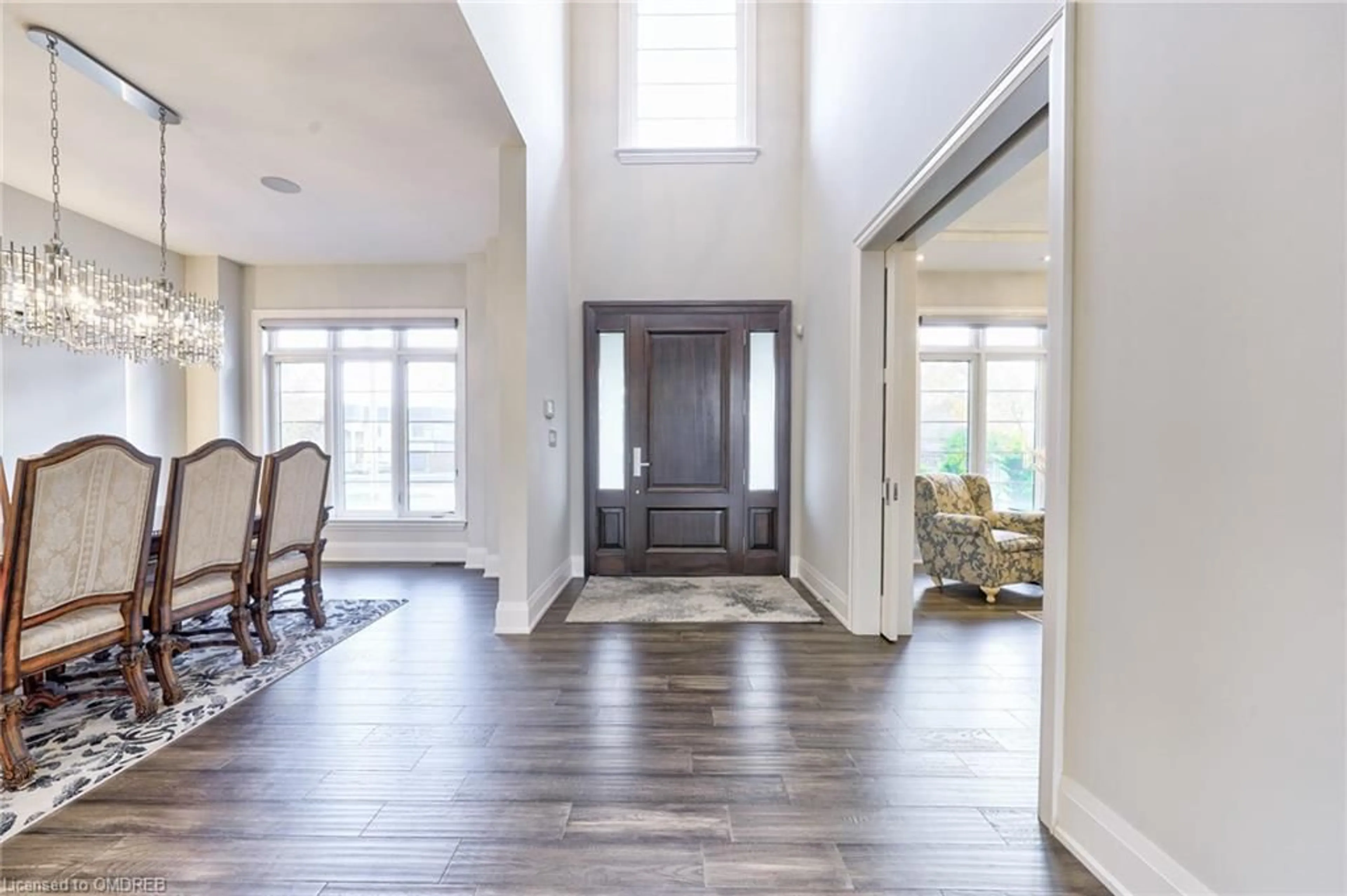 Indoor entryway, wood floors for 390 Sandhurst Dr, Oakville Ontario L6L 4L3