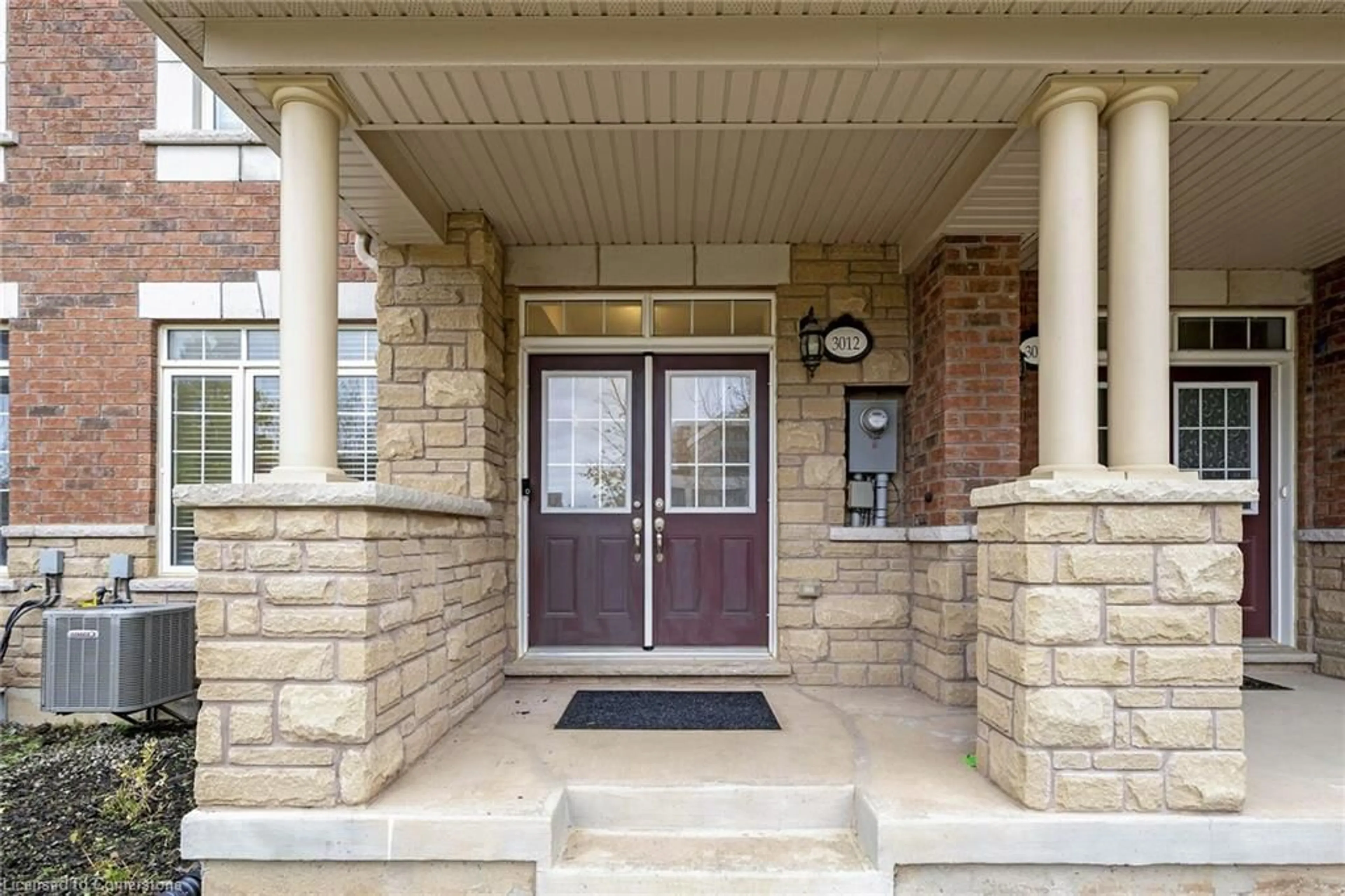 Indoor entryway, carpet floors for 3012 Rivertrail Common, Oakville Ontario L6M 0Z1