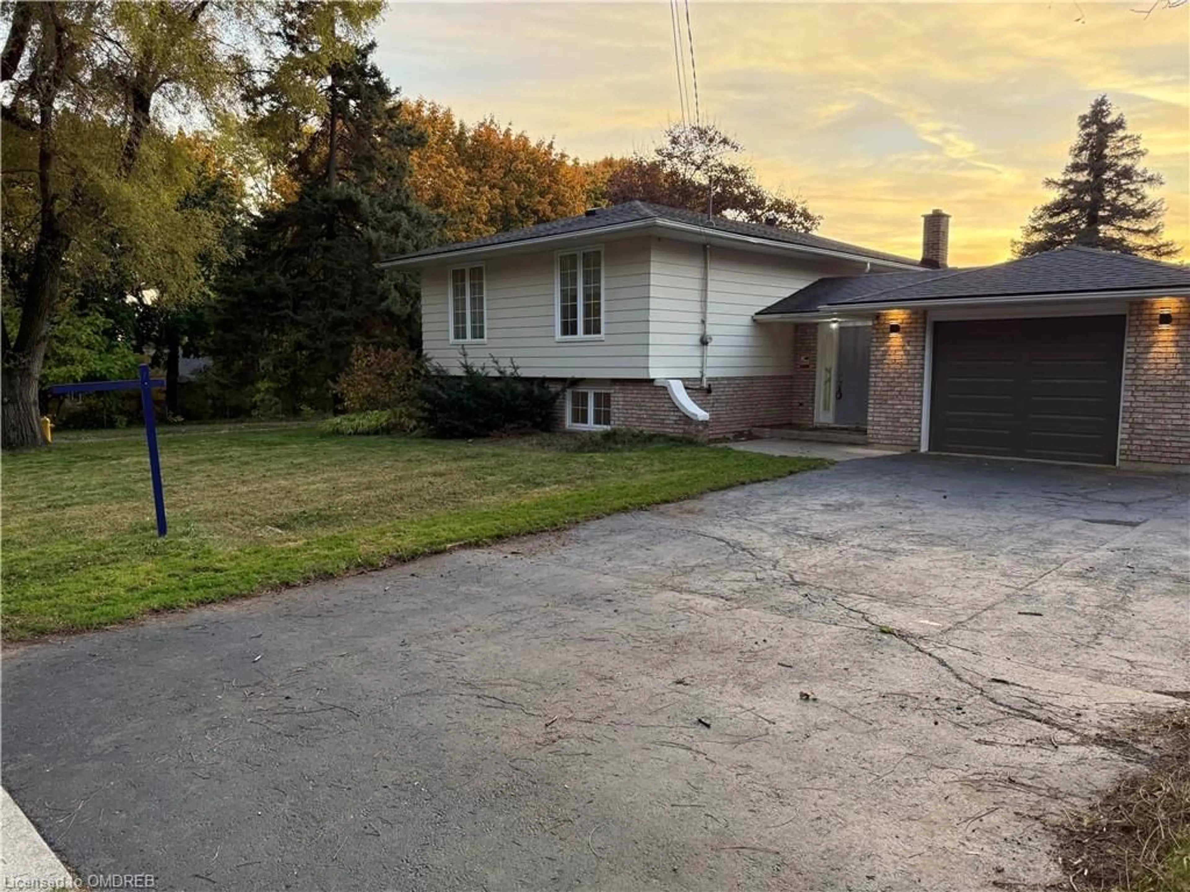 Frontside or backside of a home, cottage for 1190 Haist St, Fonthill Ontario L0S 1E2