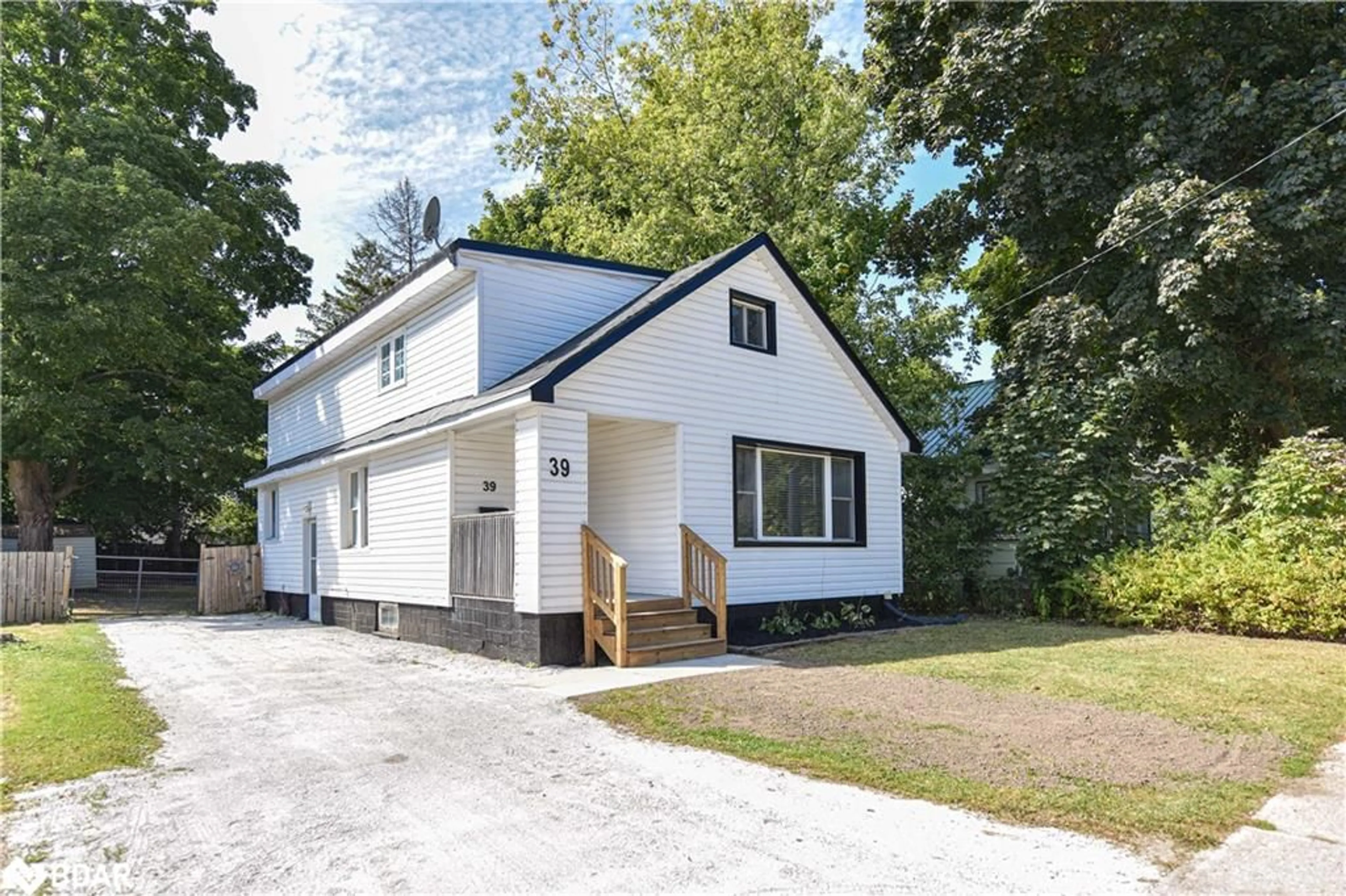 Frontside or backside of a home, cottage for 39 Westmount Dr, Orillia Ontario L3V 6C8