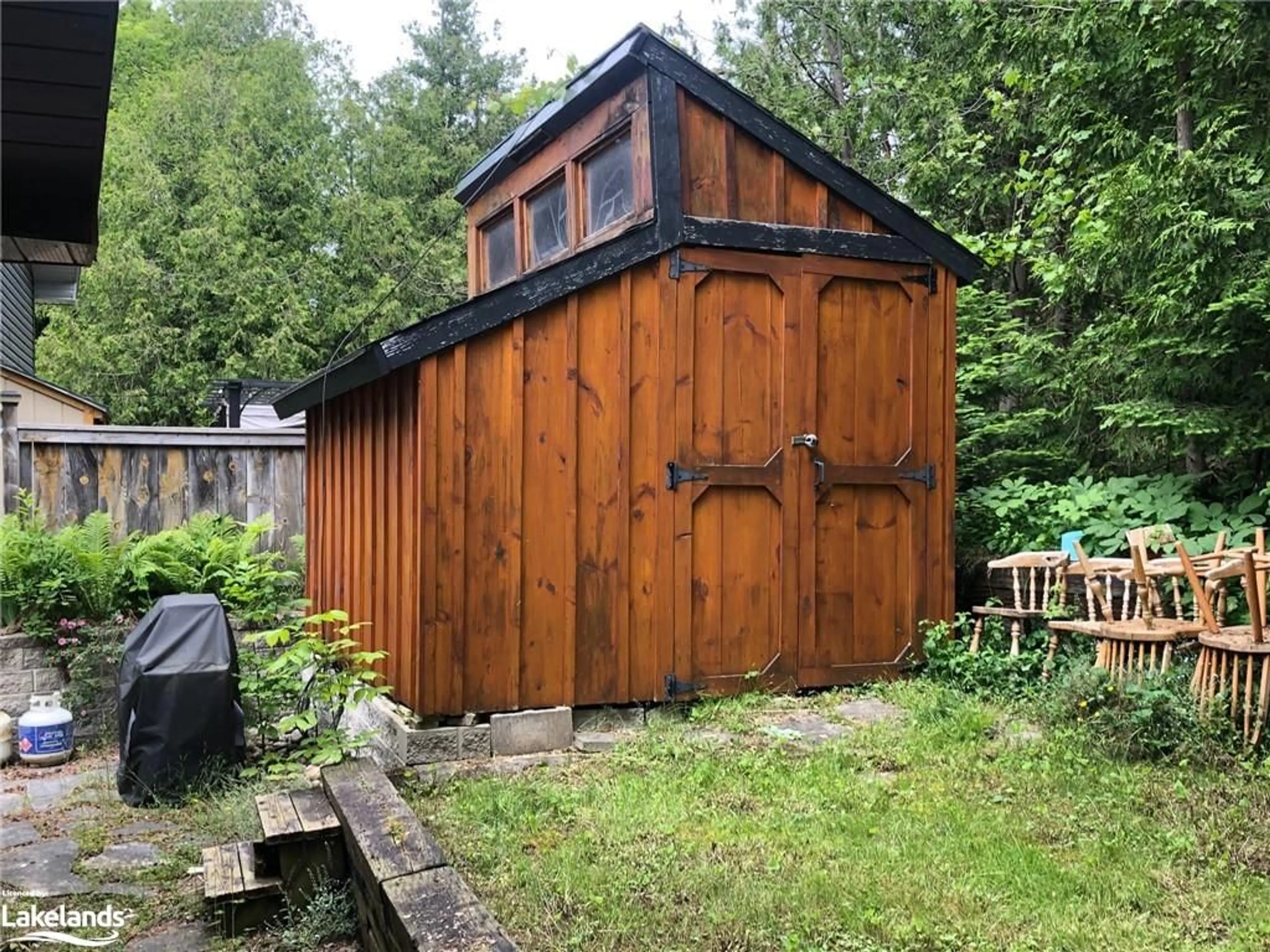 Shed for 505 Second Ave, Sauble Beach Ontario N0H 2G0