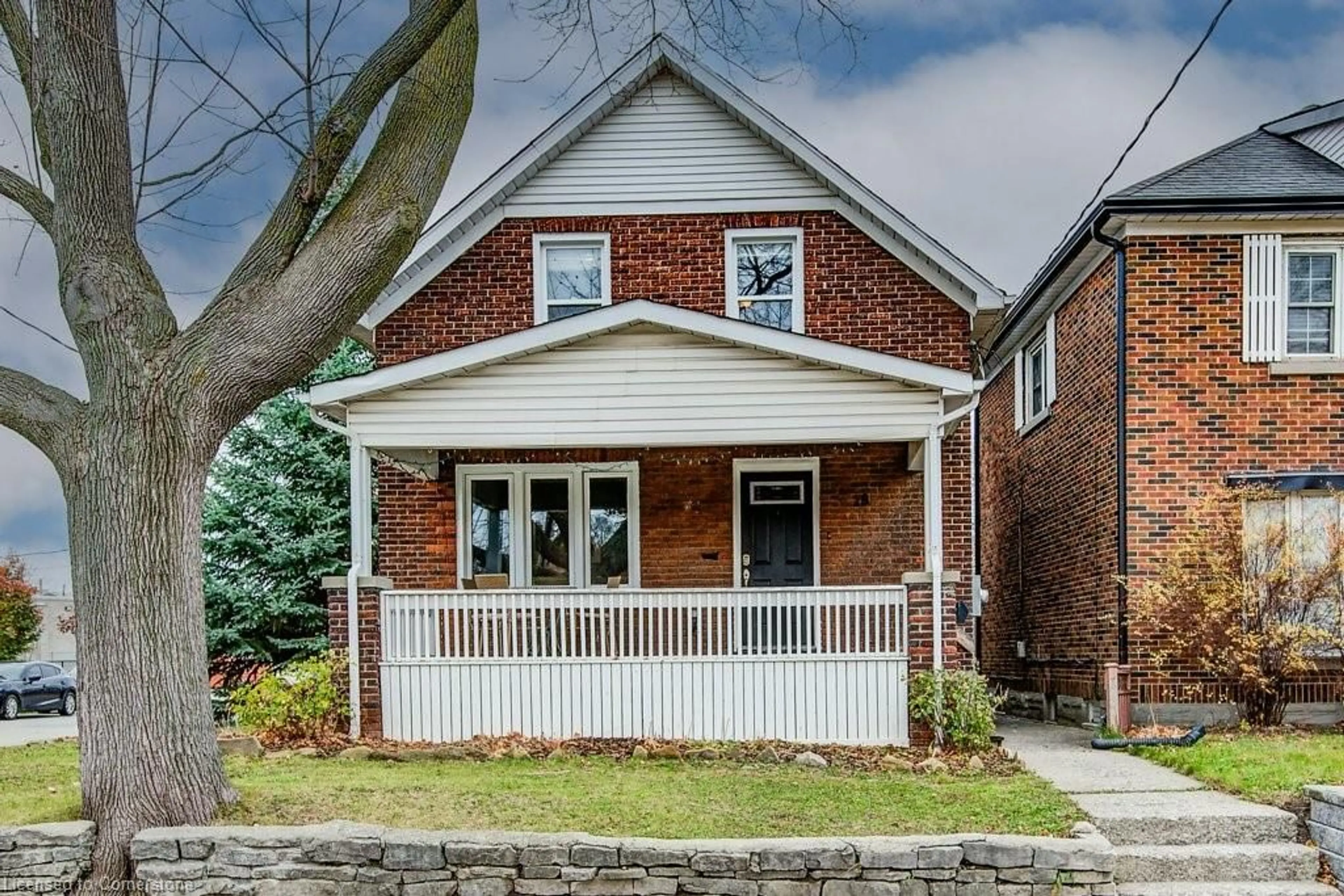 Home with brick exterior material for 29 Onward Ave, Kitchener Ontario N2H 3J6