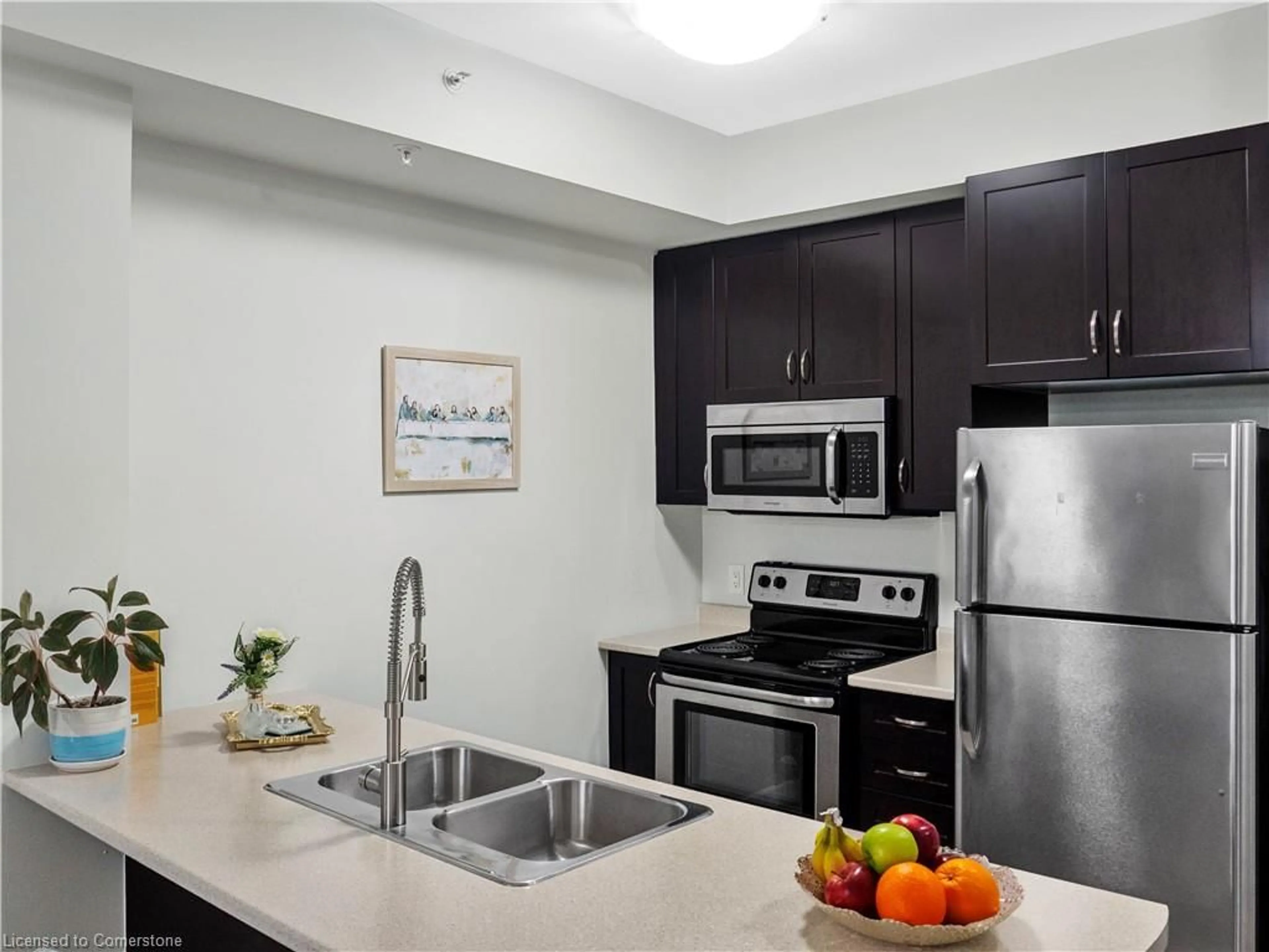 Standard kitchen for 5010 Corporate Dr #126, Burlington Ontario L7L 0H6