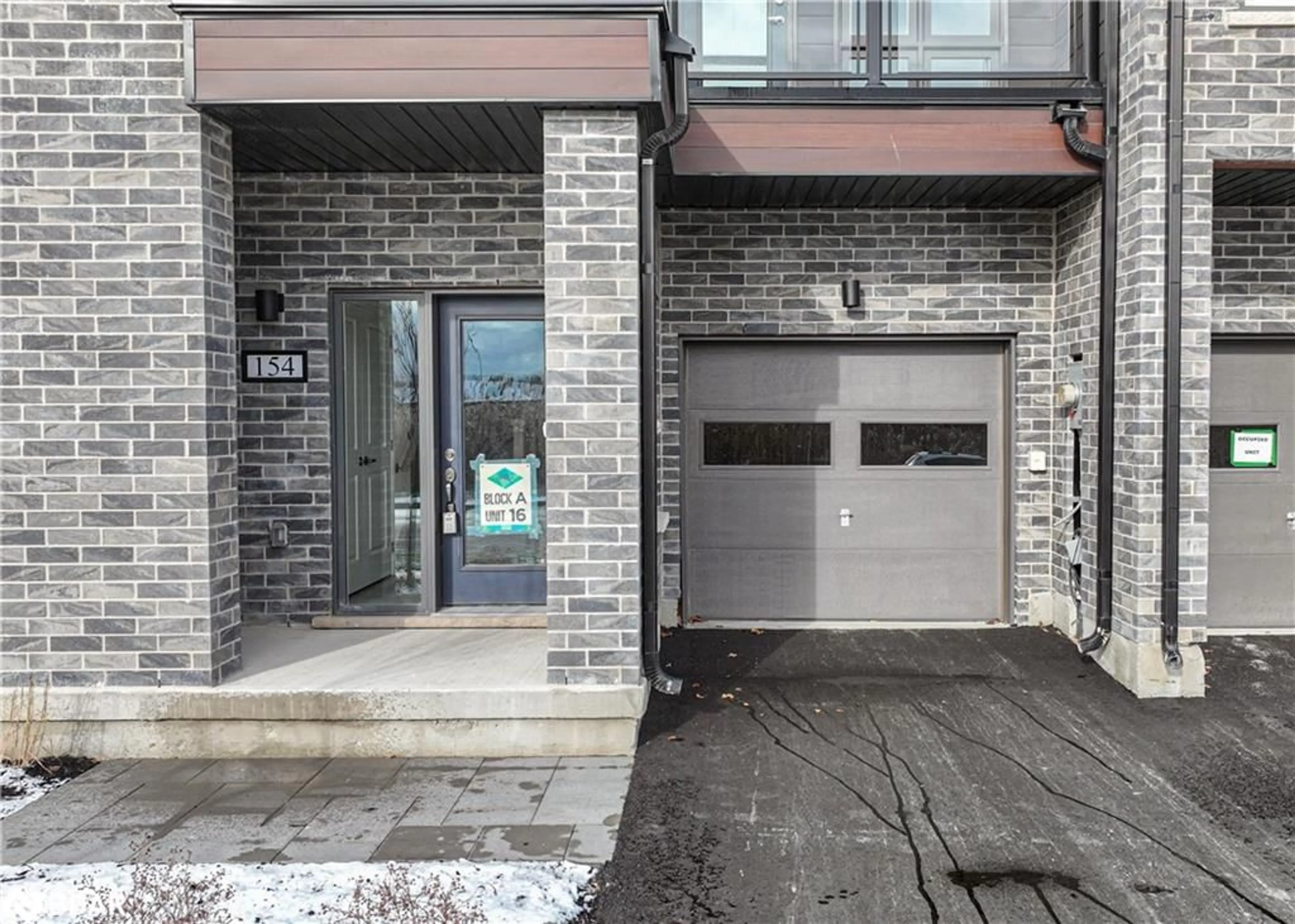 Indoor entryway, cement floor for 154 Elgin Street St, Orillia Ontario L3V 8P6