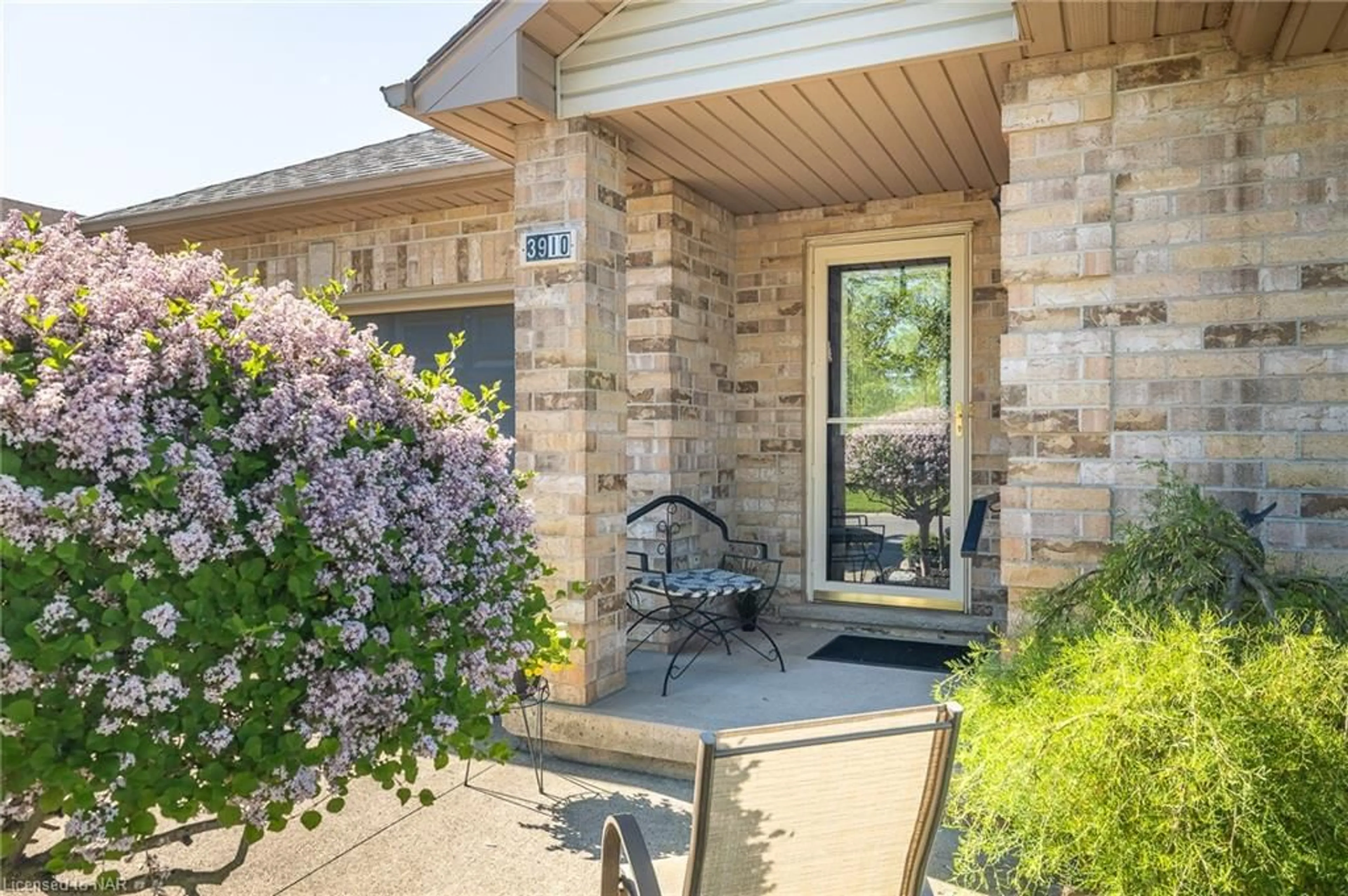 Indoor entryway, wood floors for 3910 Durban Lane, Vineland Ontario L0R 2C0