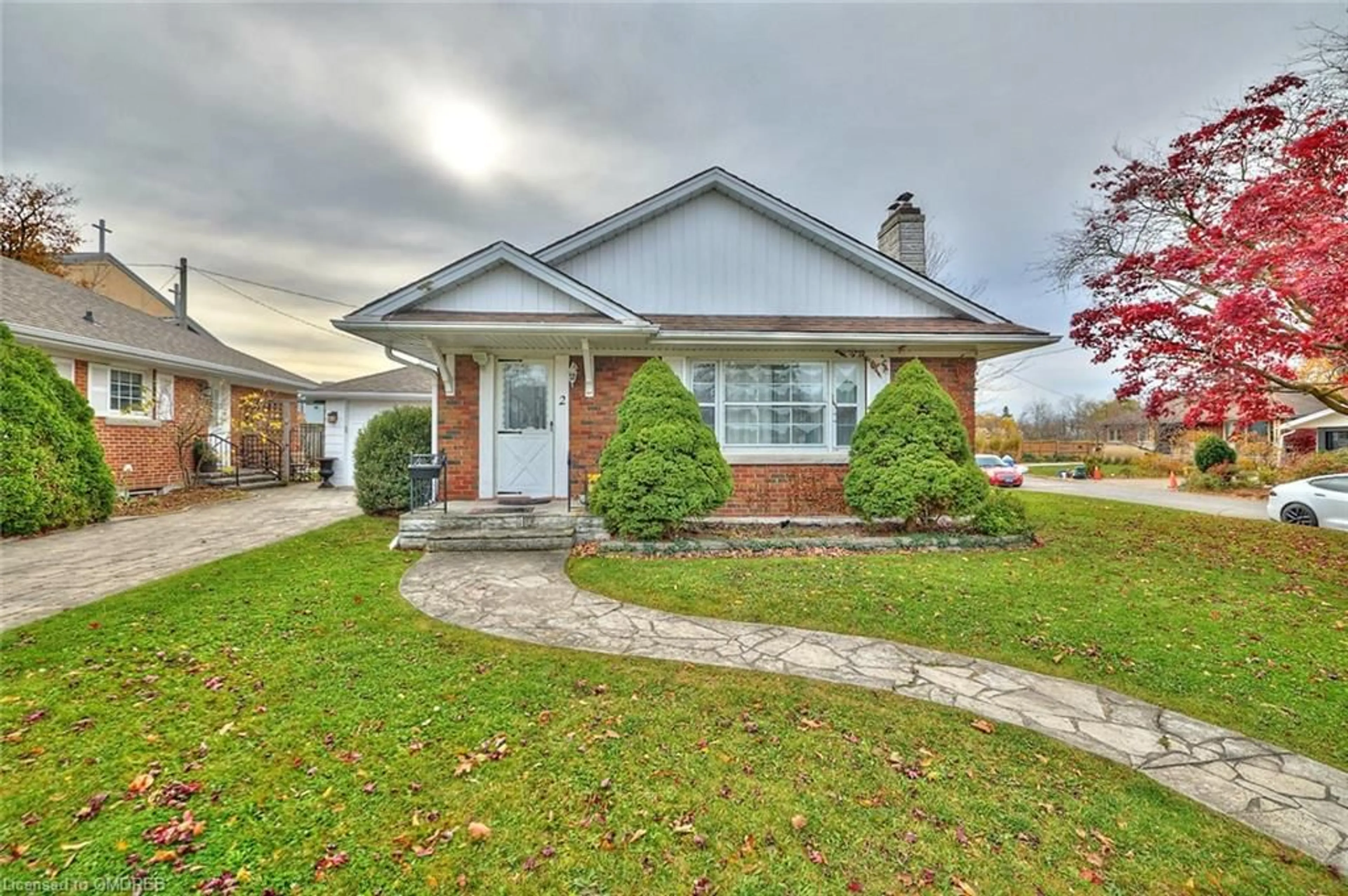 Frontside or backside of a home, cottage for 2 Woodgate Ave, St. Catharines Ontario L2R 3V4