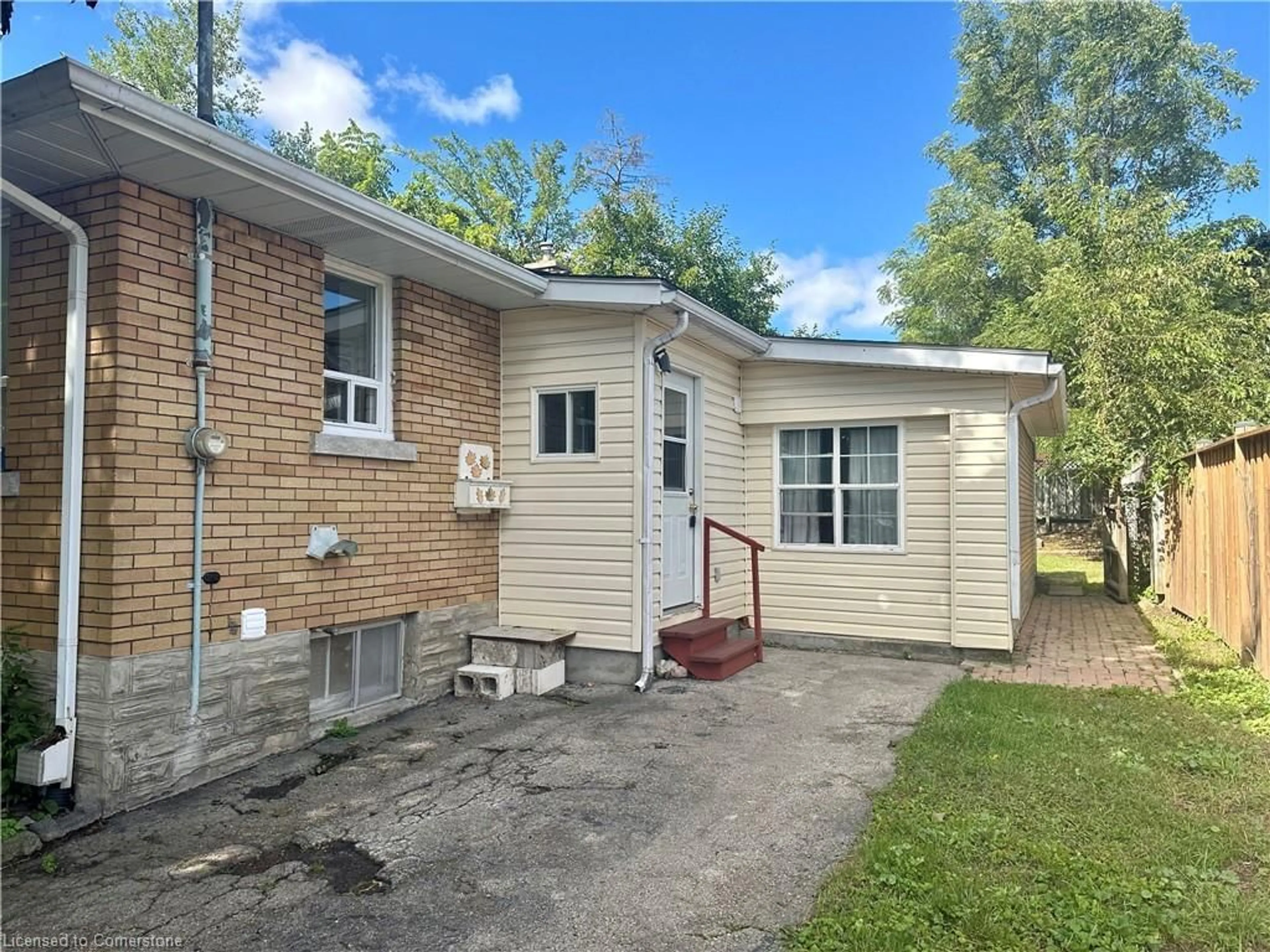 Frontside or backside of a home, cottage for 15 Cornell Ave, Kitchener Ontario N2G 3E5