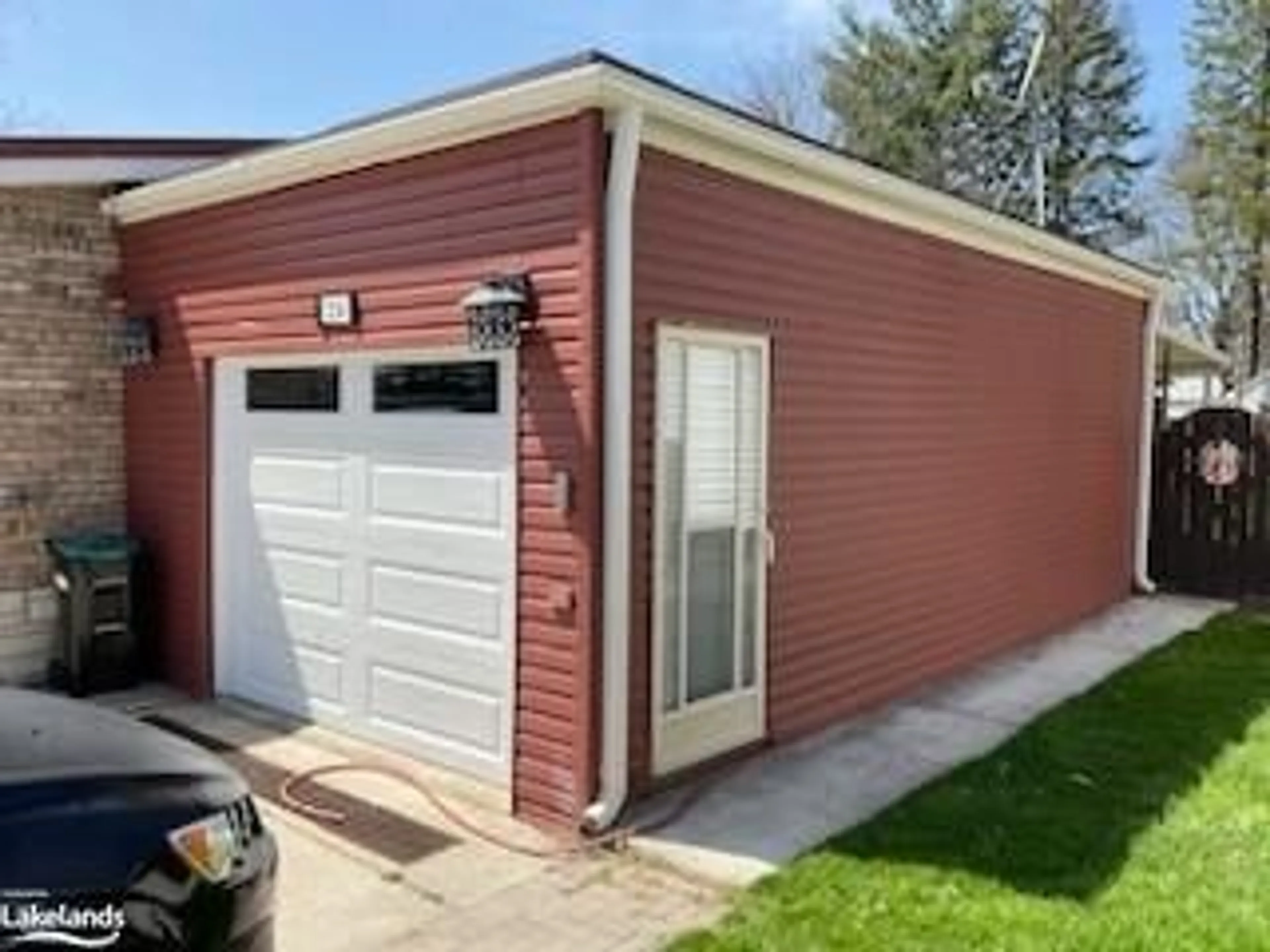 Indoor garage for 214 Eliza St, Stayner Ontario L0M 1S0