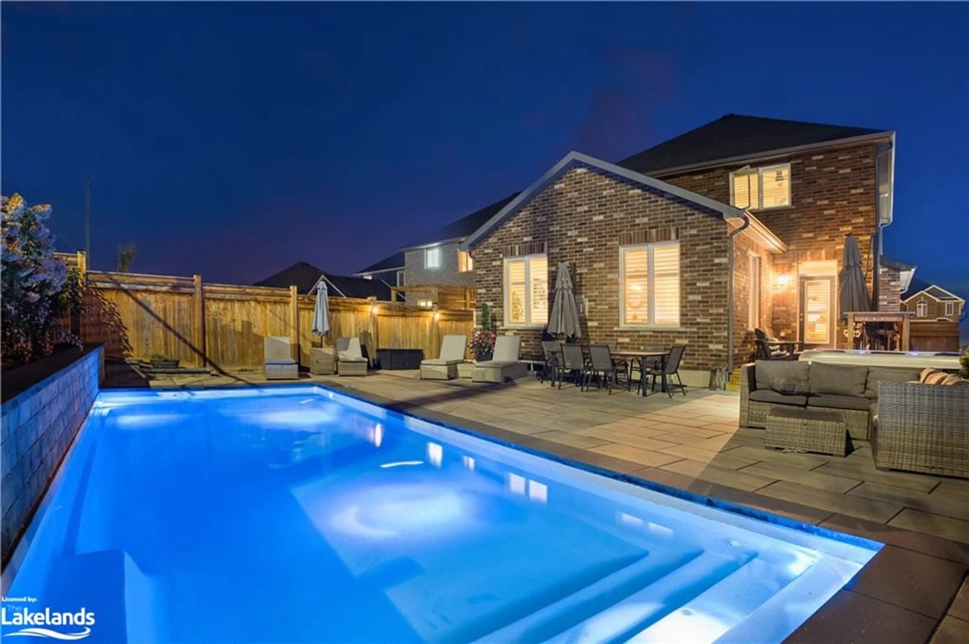 Indoor or outdoor pool for 79 Lockerbie Crescent, Collingwood Ontario L9Y 0Y8