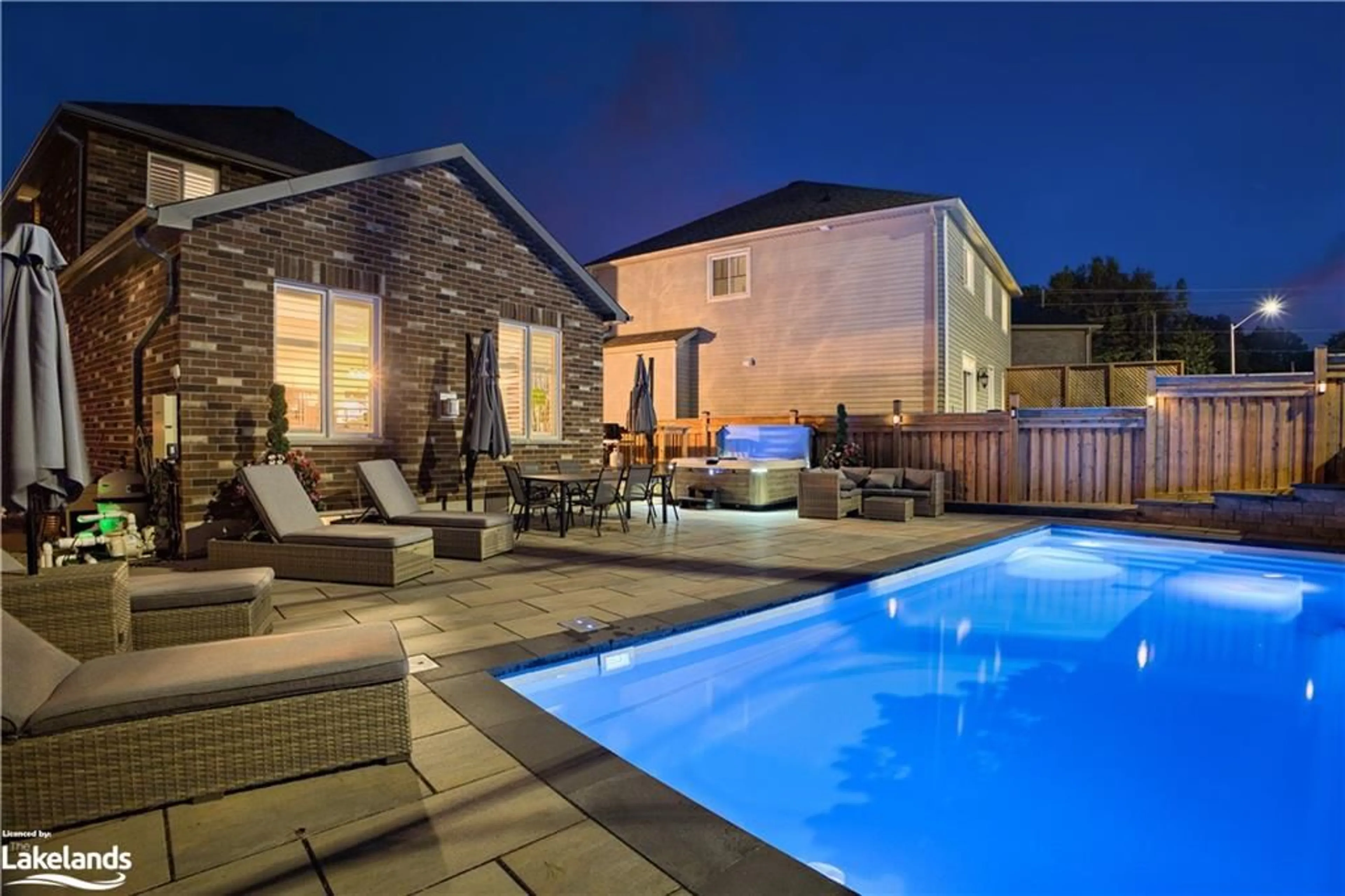 Indoor or outdoor pool for 79 Lockerbie Crescent, Collingwood Ontario L9Y 0Y8