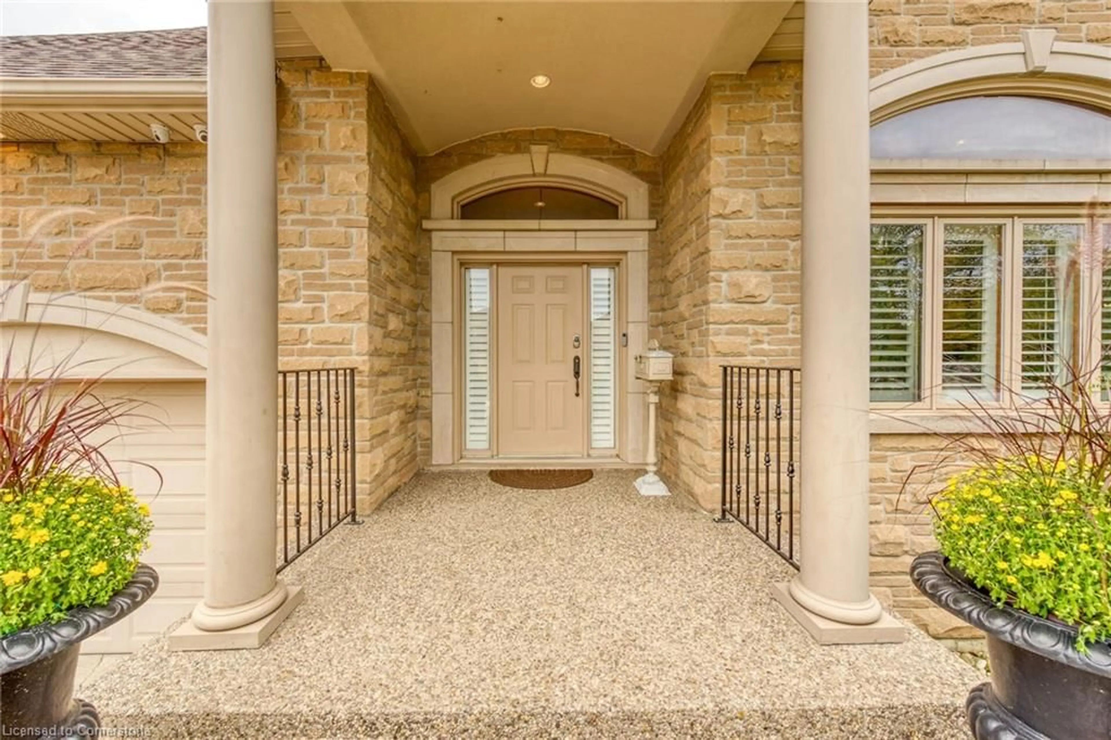 Indoor entryway, ceramic floors for 117 Christopher Dr, Hamilton Ontario L9B 1G6