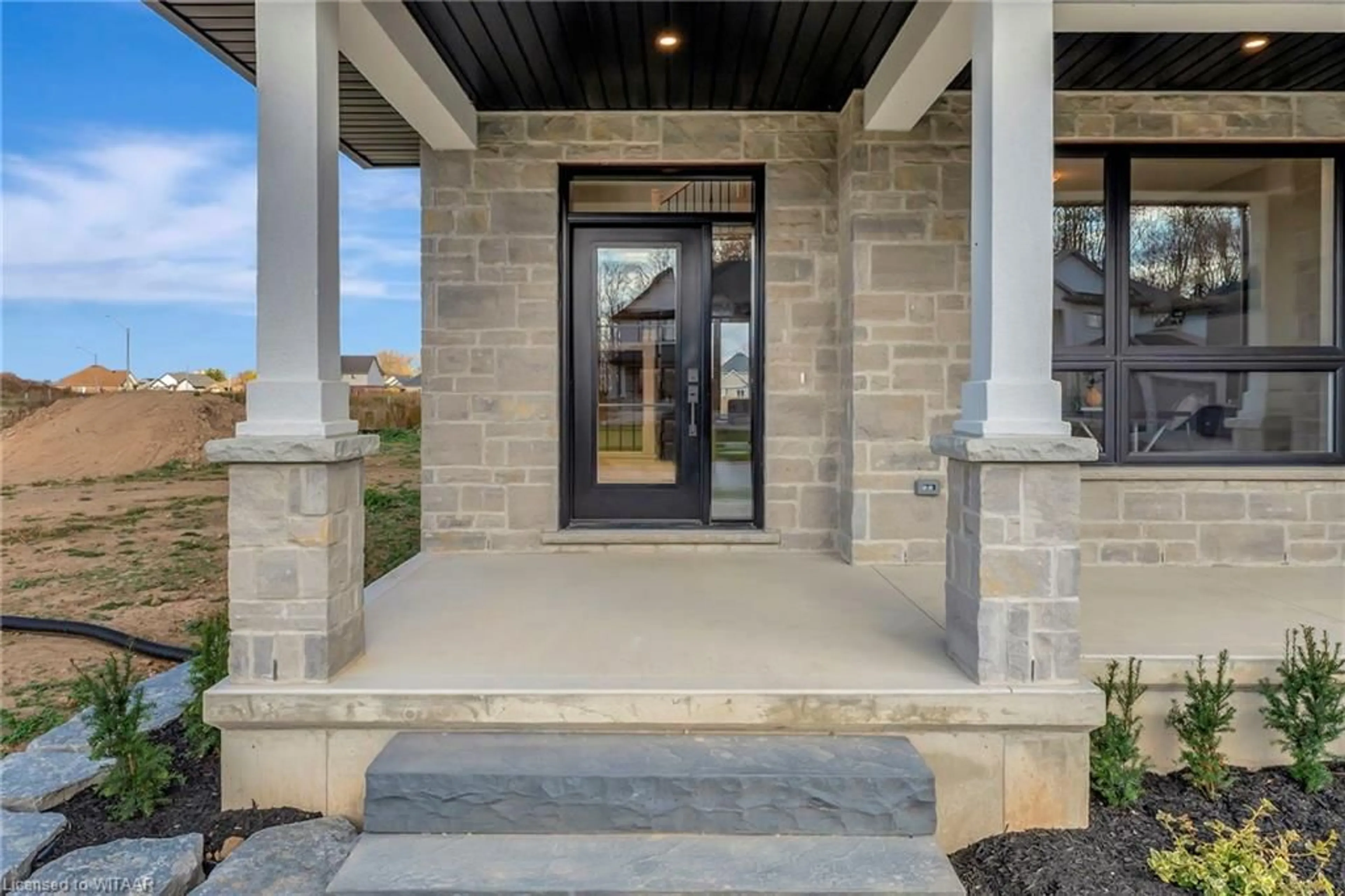 Indoor entryway, cement floor for 62 Sunview Dr, Norwich Ontario N0J 1P0