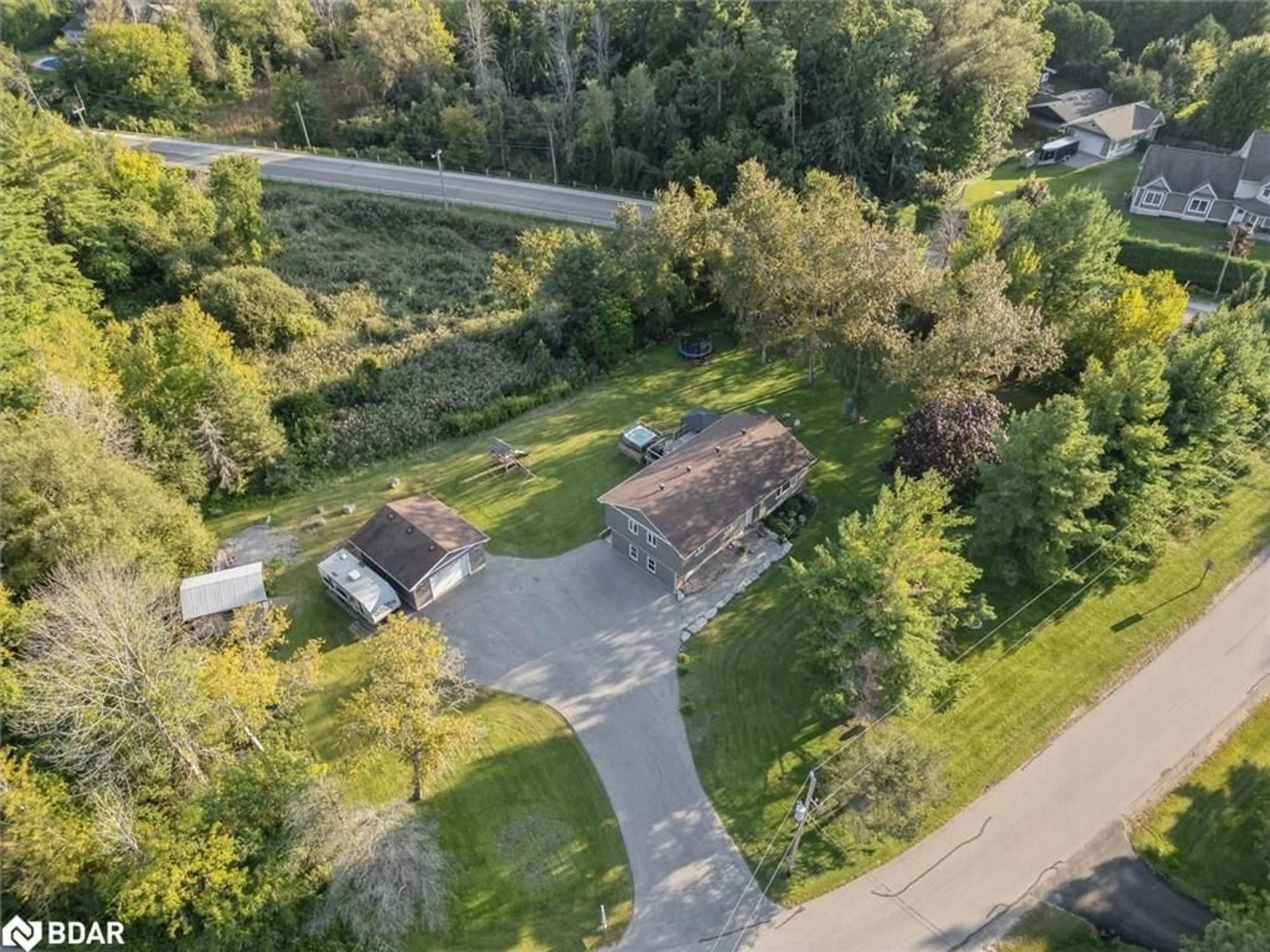 Frontside or backside of a home, the street view for 100 Pine Post Rd, Keswick Ontario L4P 3C8