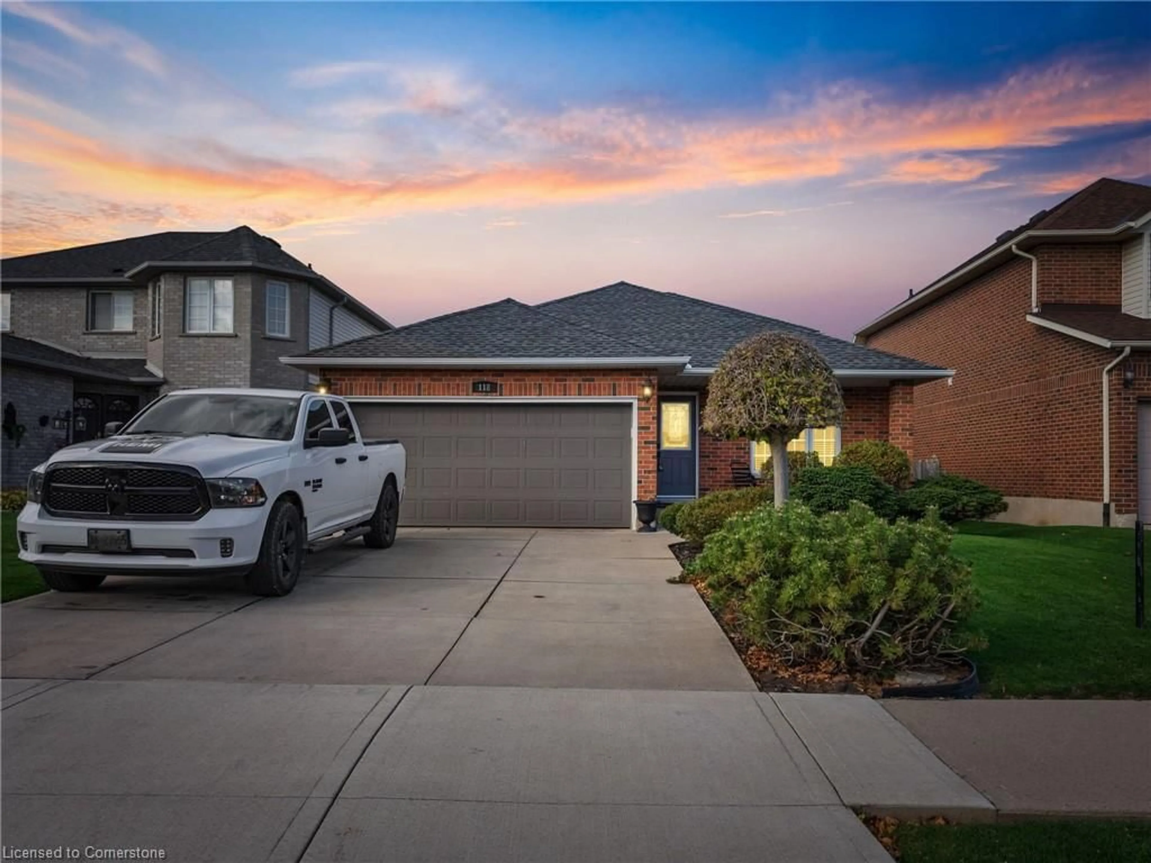 Frontside or backside of a home, the street view for 118 Fano Dr, Hamilton Ontario L8W 3V7