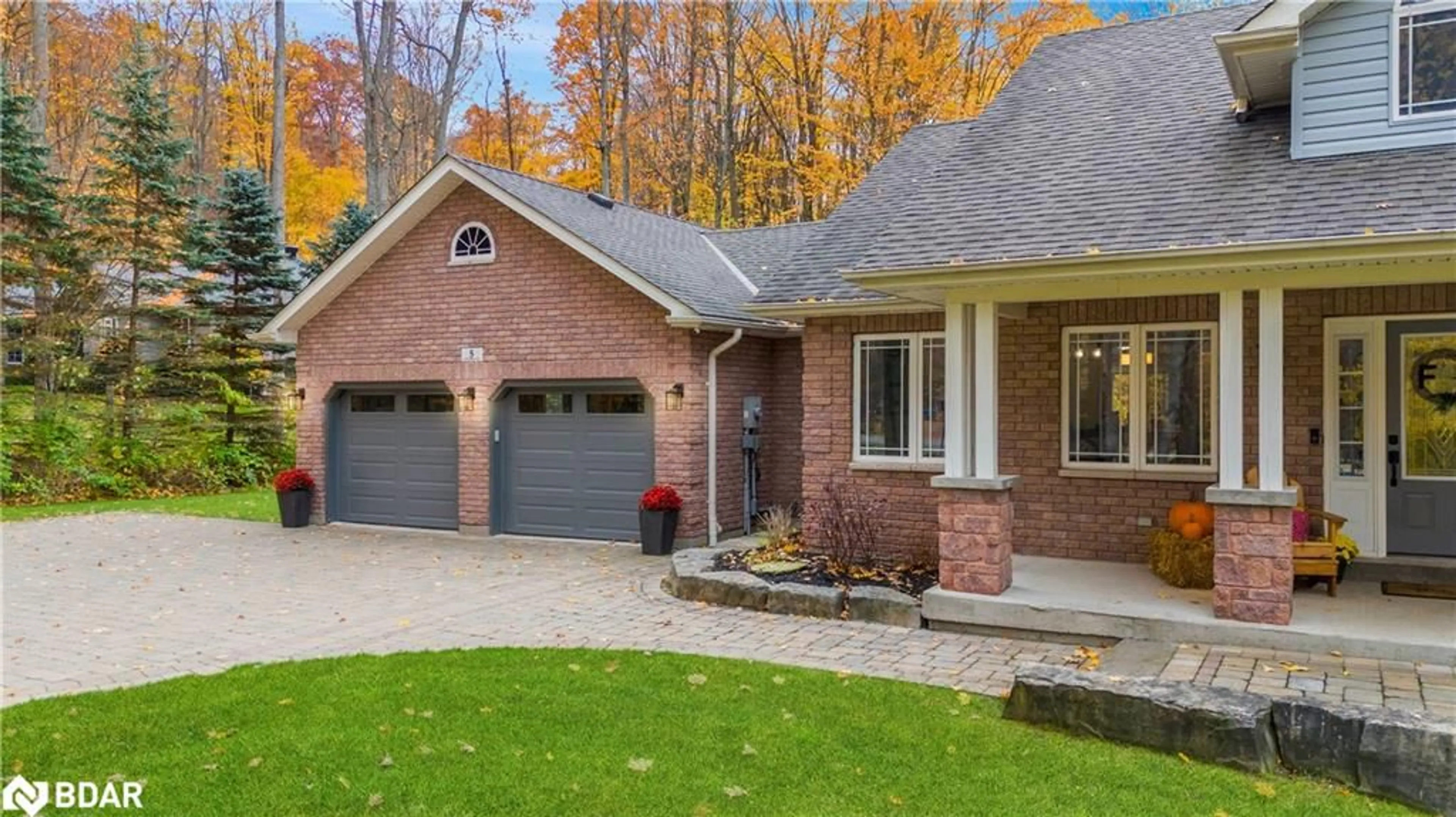 Home with brick exterior material for 5 Northwood Crt, Oro-Medonte Ontario L0L 2L0