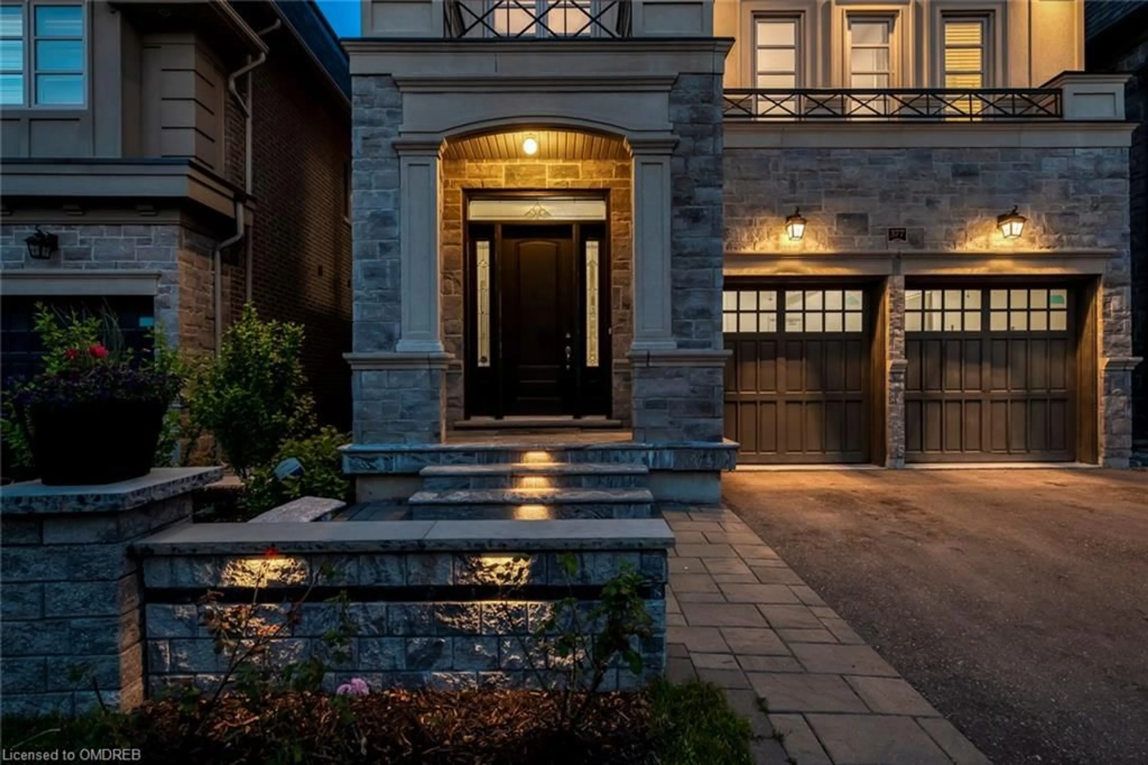 Indoor entryway, wood floors for 377 Tudor Ave, Oakville Ontario L6K 0G8