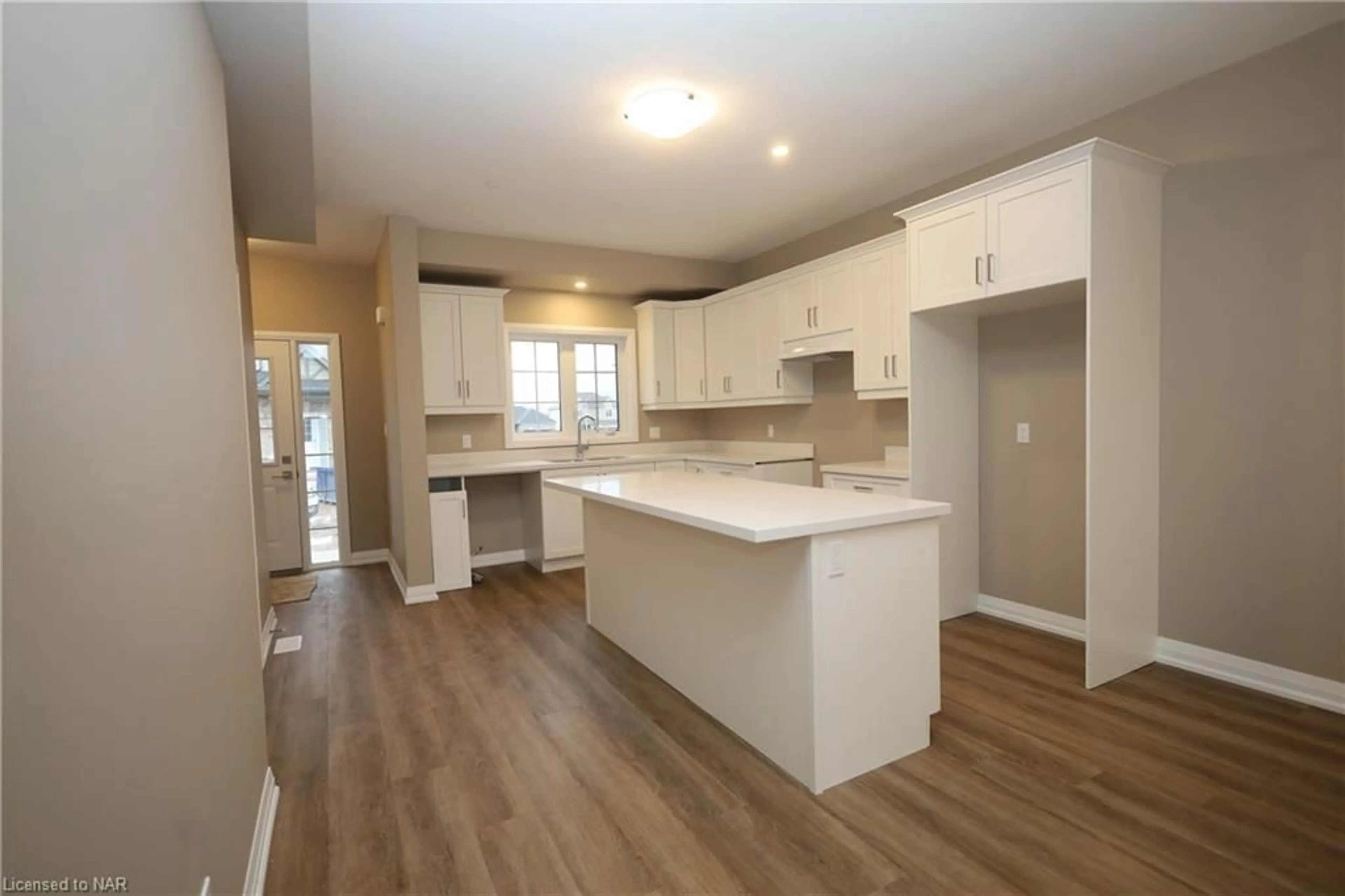 Open concept kitchen for 397 Garrison St #15, Fort Erie Ontario L2A 1N1