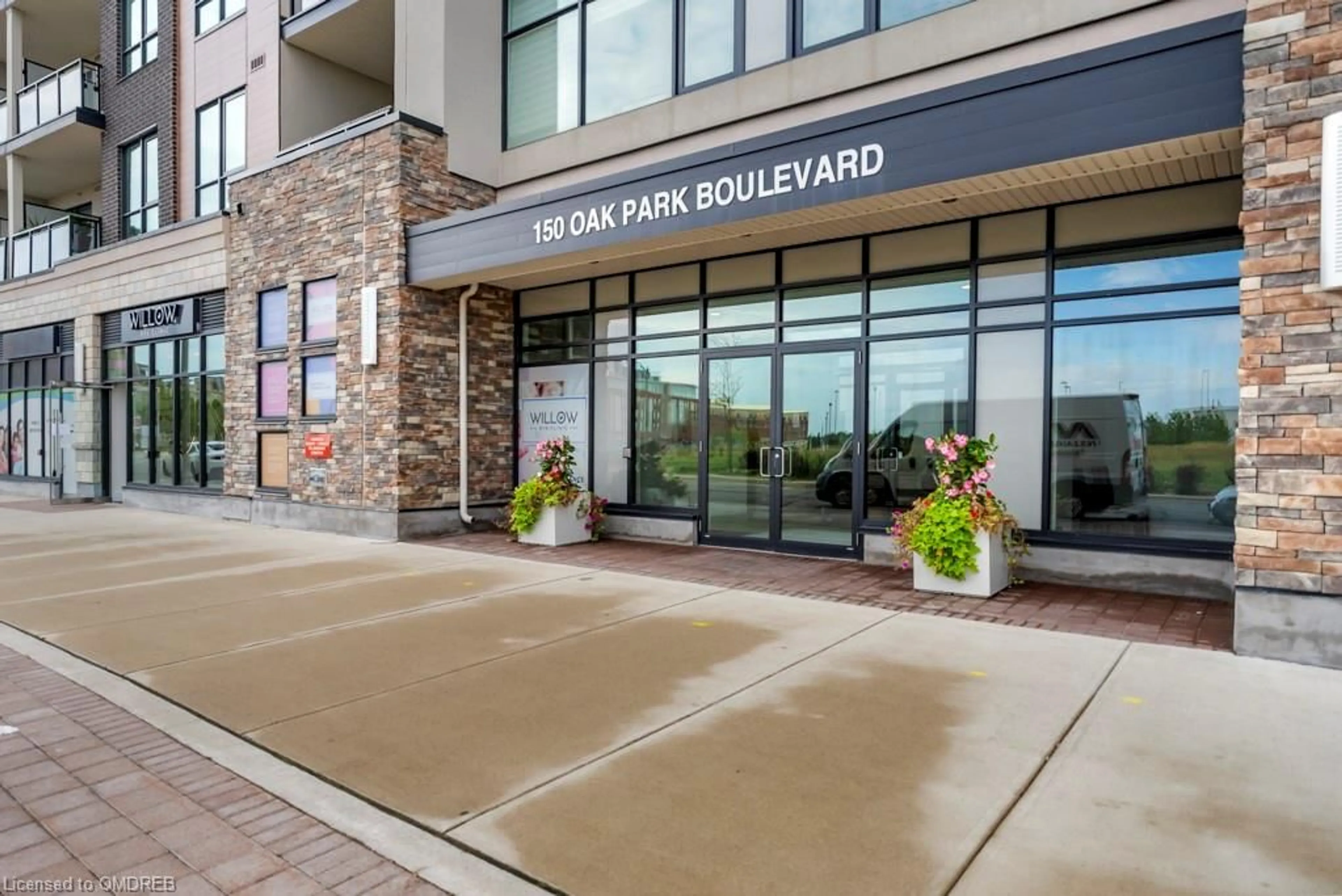 Indoor foyer for 150 Oak Park Blvd #514, Oakville Ontario L6P 3P2