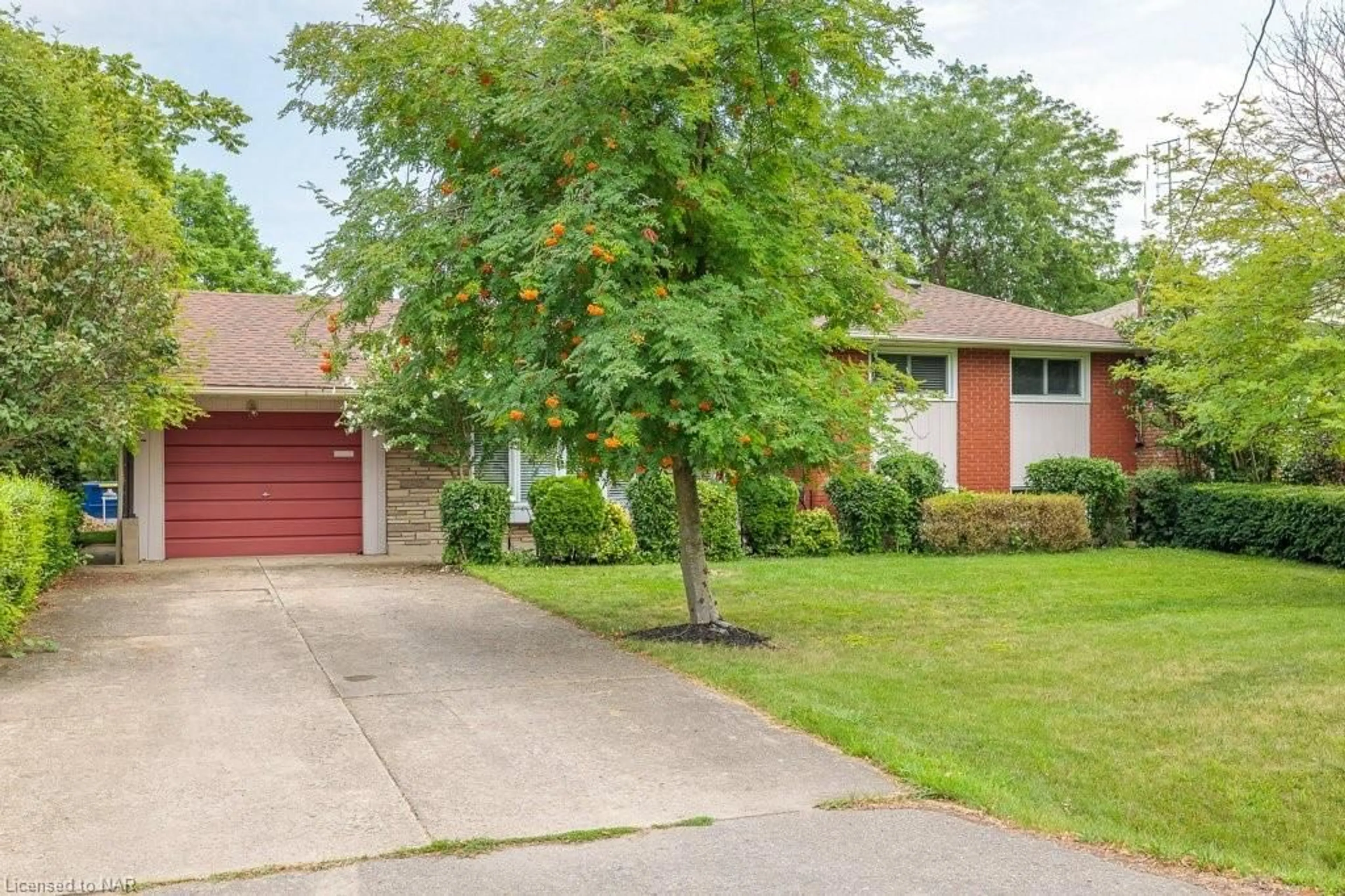 Frontside or backside of a home, the street view for 44 Howard Ave, St. Catharines Ontario L2N 3X1