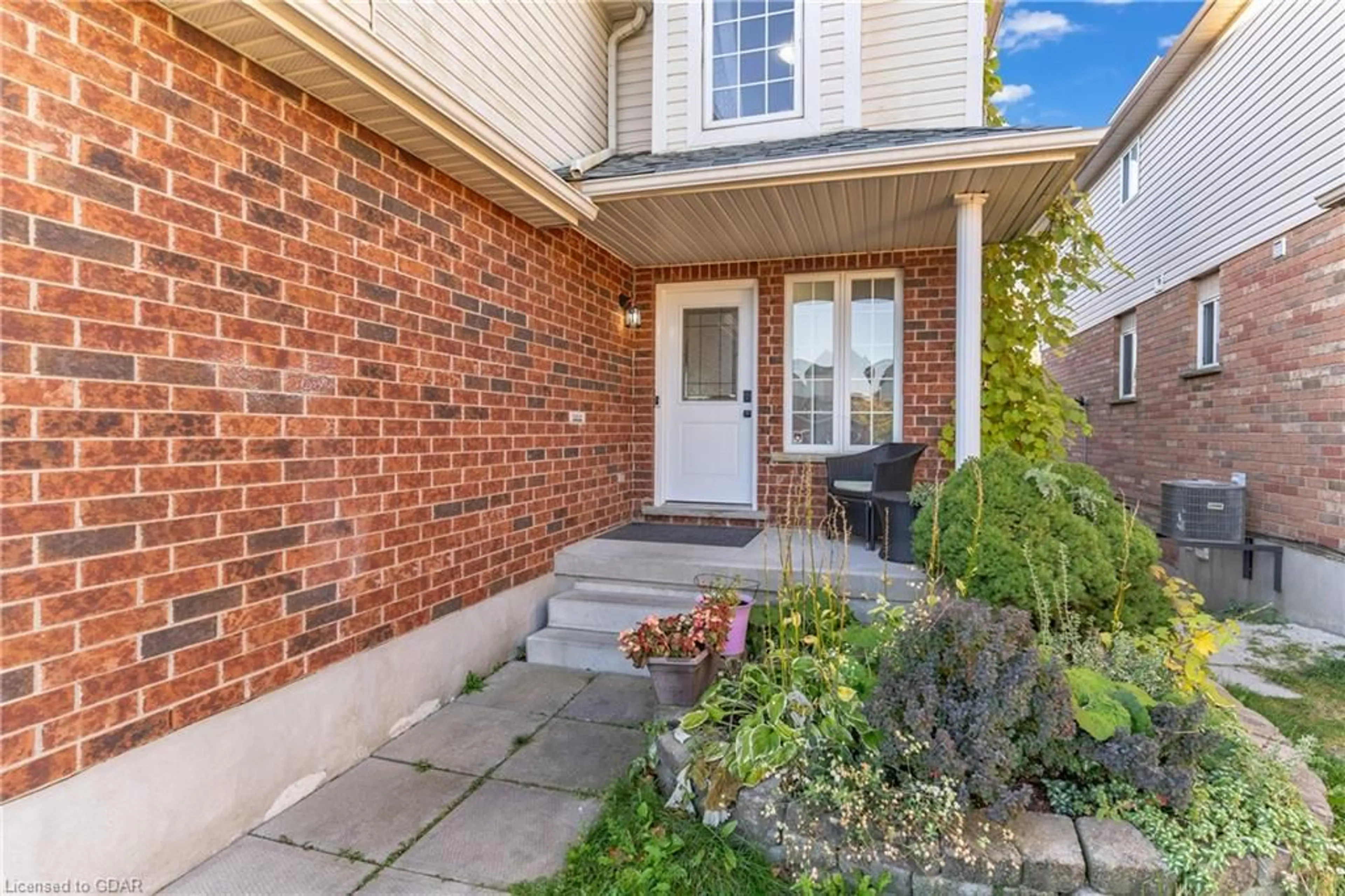 Home with brick exterior material for 7 Drohan Dr, Guelph Ontario N1G 5H6