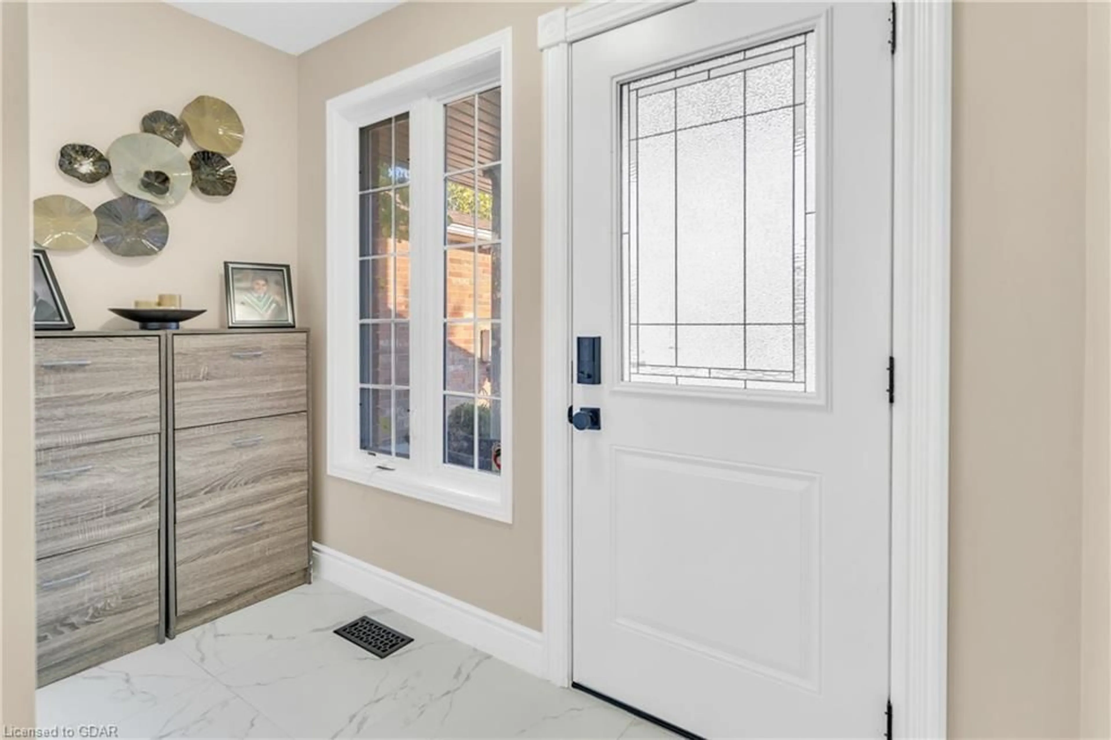 Indoor entryway, wood floors for 7 Drohan Dr, Guelph Ontario N1G 5H6