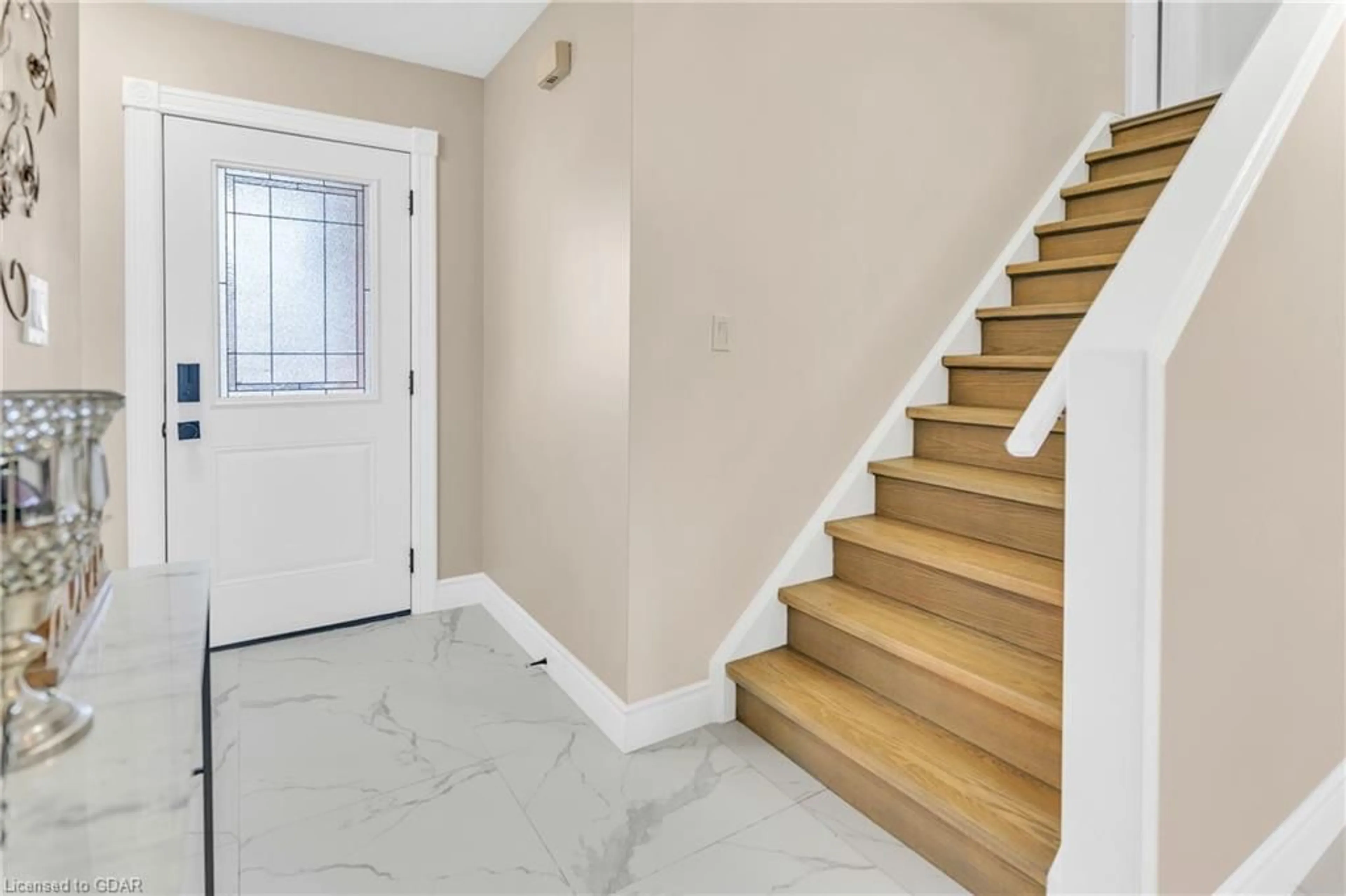 Indoor entryway, wood floors for 7 Drohan Dr, Guelph Ontario N1G 5H6