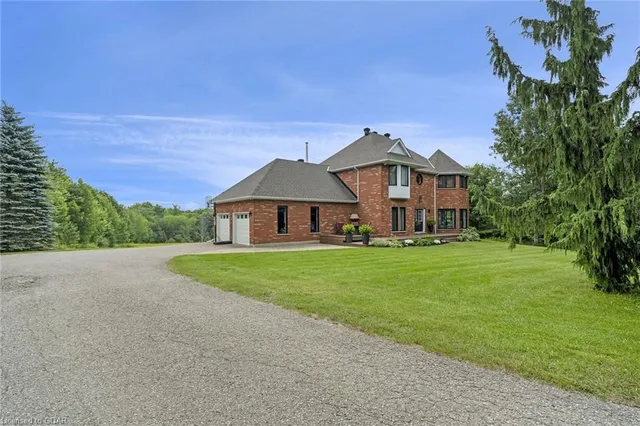 9343 Wellington Rd 22, Erin 4