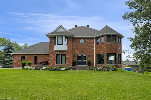 9343 Wellington Rd 22, Erin 5