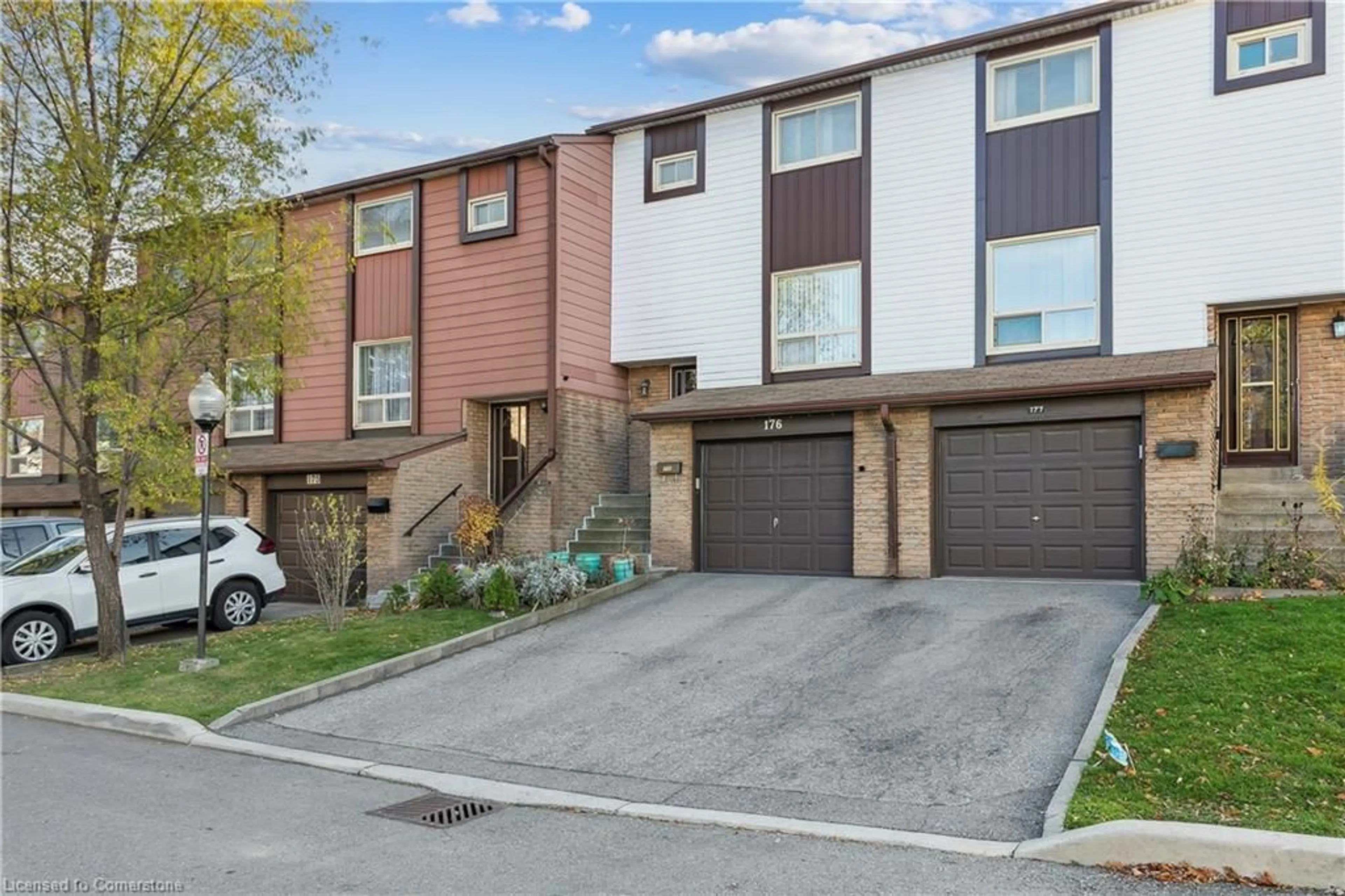 A pic from exterior of the house or condo, cottage for 1221 Dundix Rd #176, Mississauga Ontario L4Y 3Y9