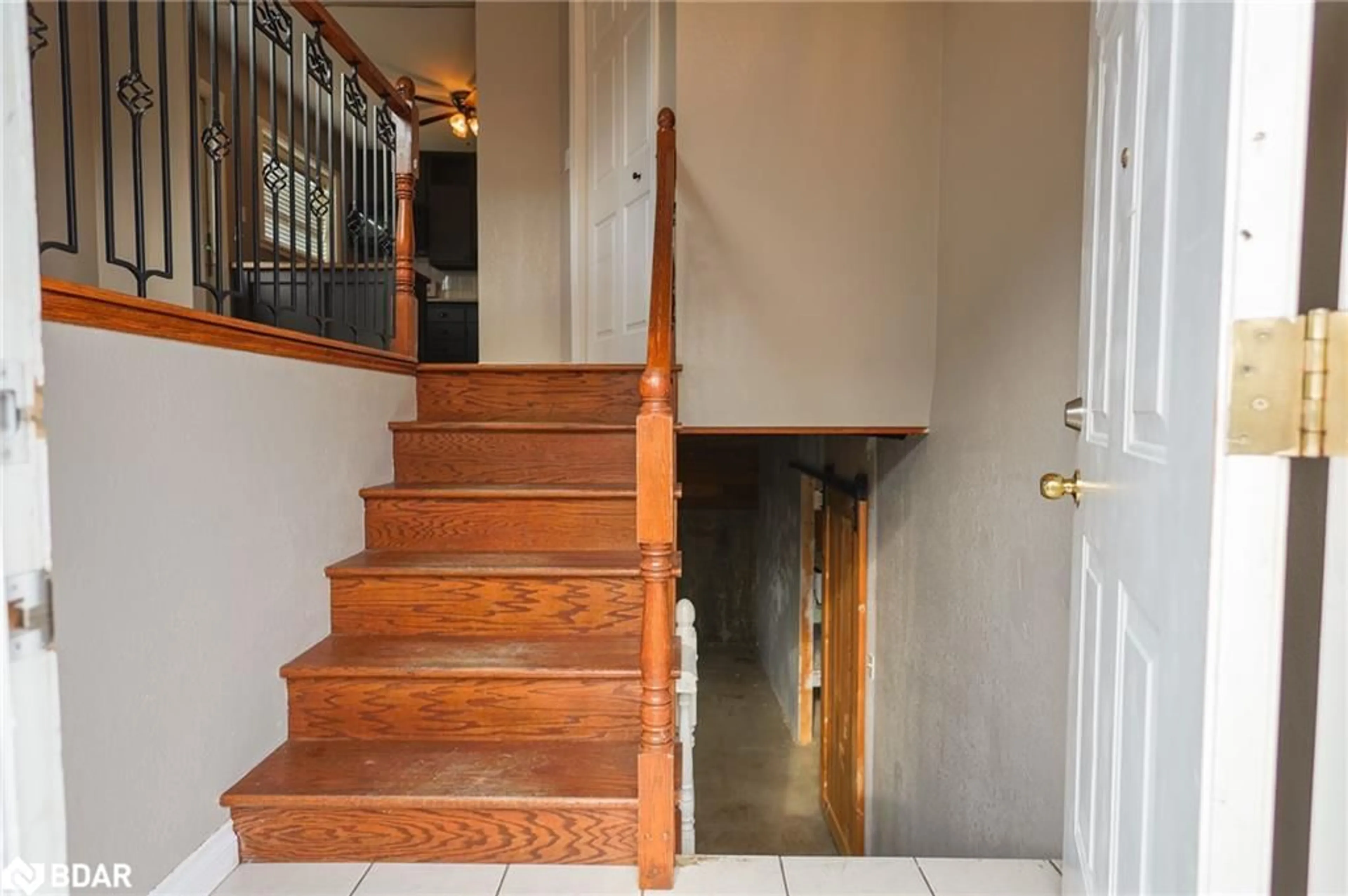 Indoor foyer, wood floors for 539 Bruce Ave, Greater Sudbury Ontario P3C 5B9