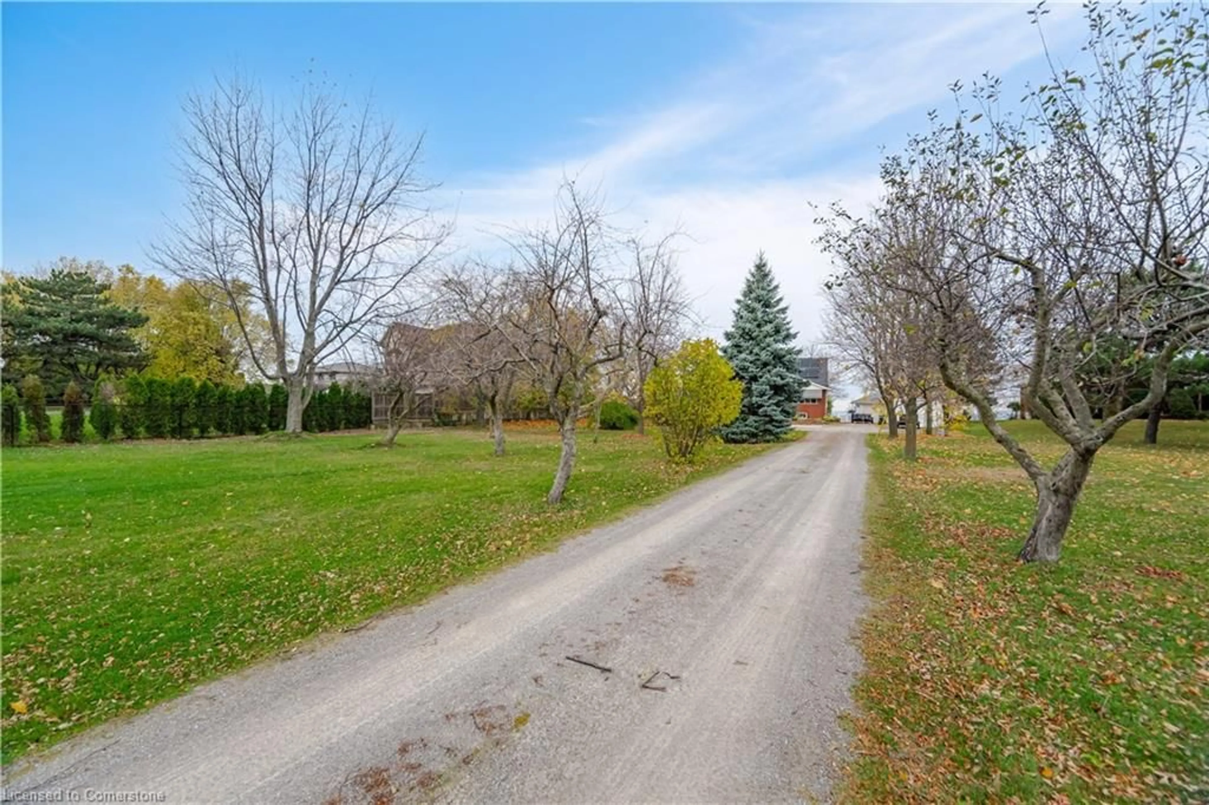 A pic from exterior of the house or condo, the street view for 805 Ridge Rd, Stoney Creek Ontario L8J 2Y3