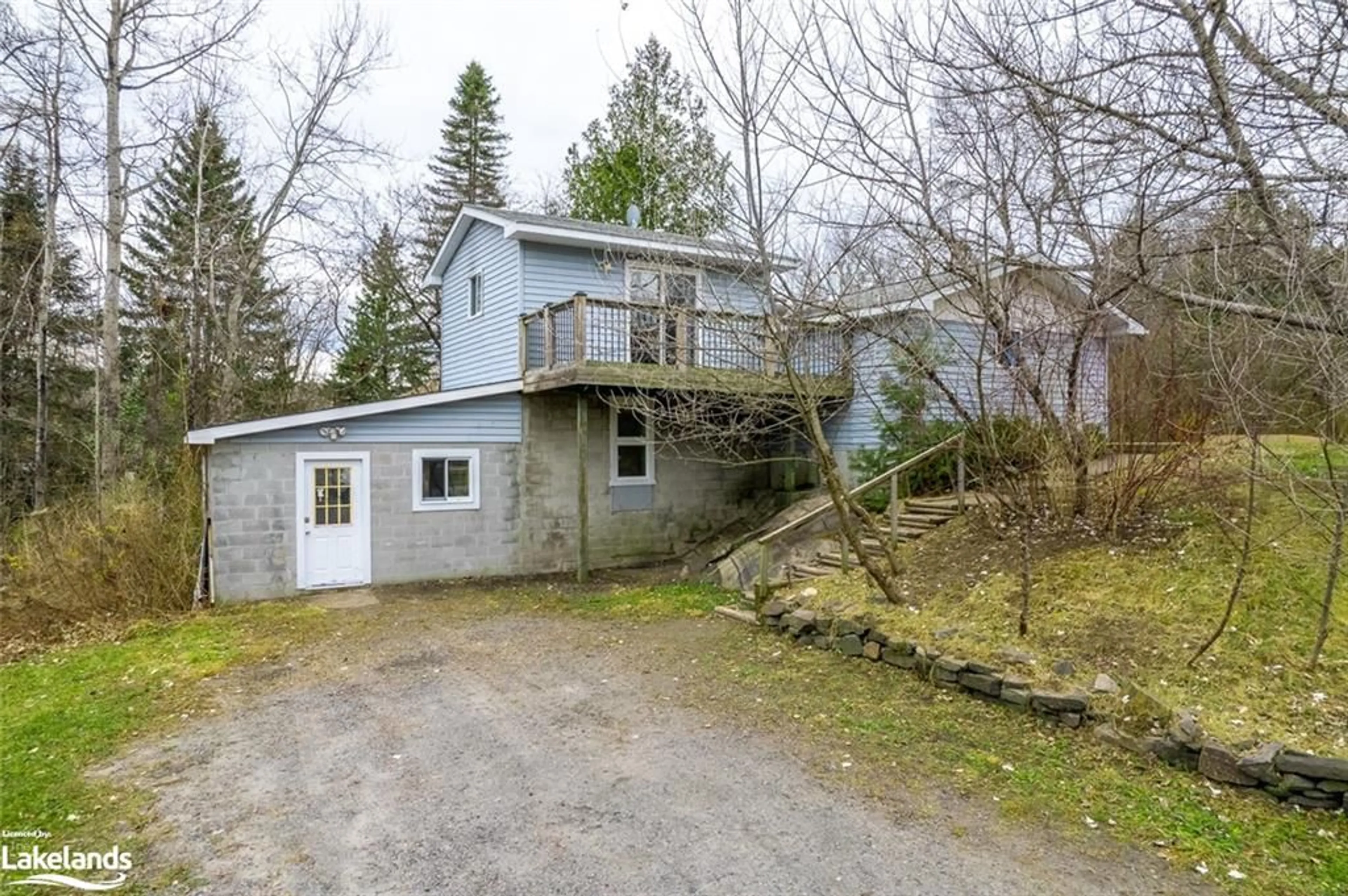 Frontside or backside of a home, cottage for 17 Louisa St, Parry Sound Ontario P2A 2V3