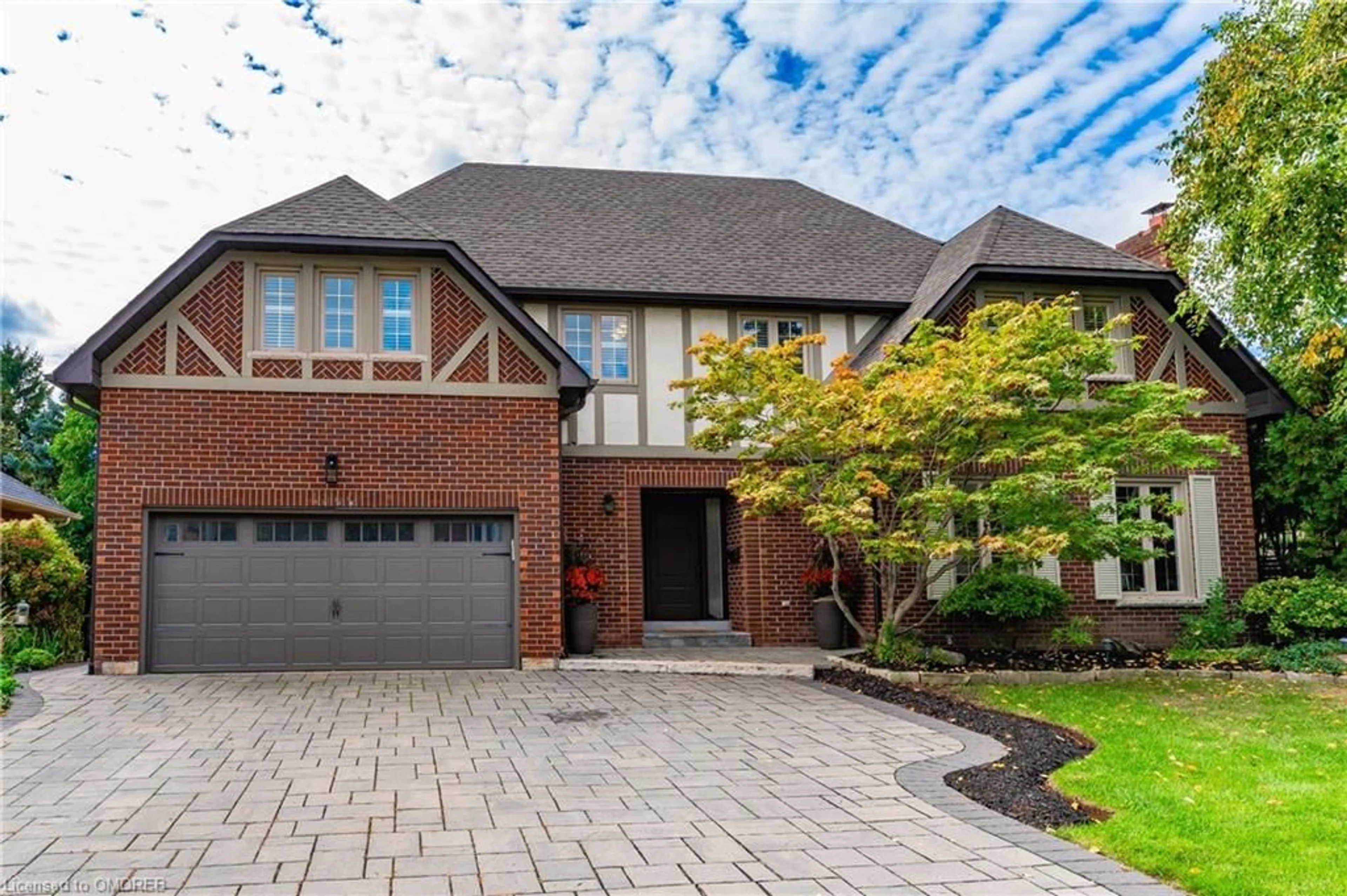 Home with brick exterior material for 1340 Greeneagle Dr, Oakville Ontario L6M 2M9