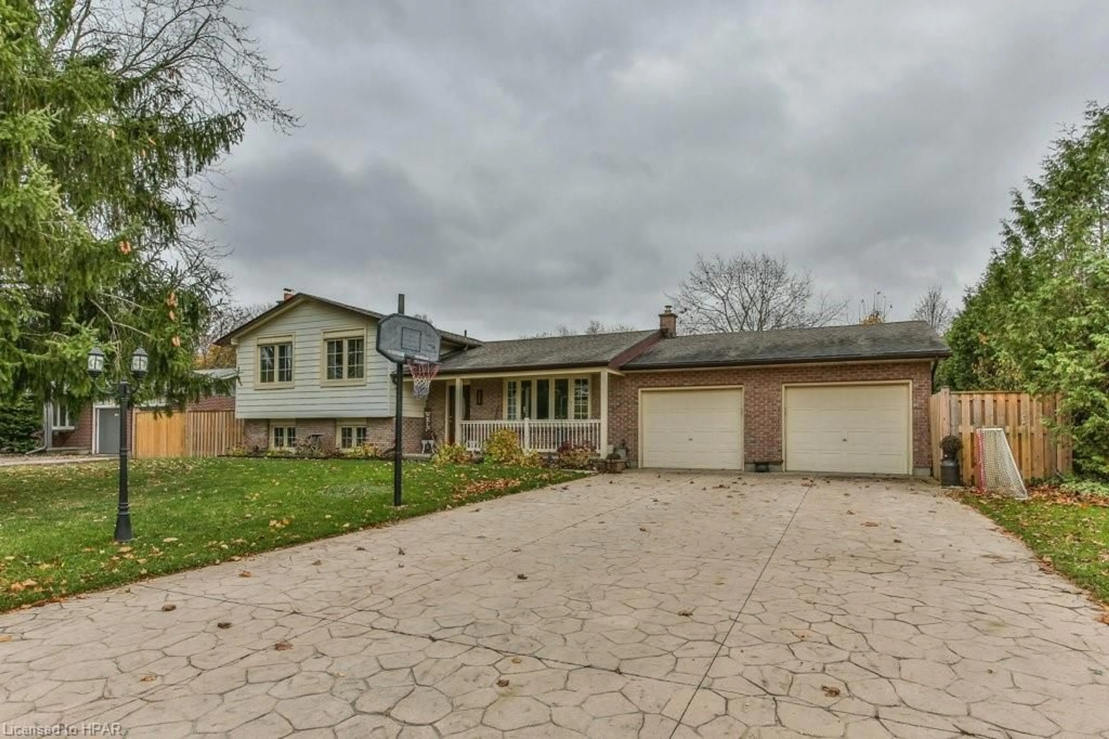 Frontside or backside of a home, the street view for 25 Finlayson Dr, Thamesford Ontario N0M 2M0