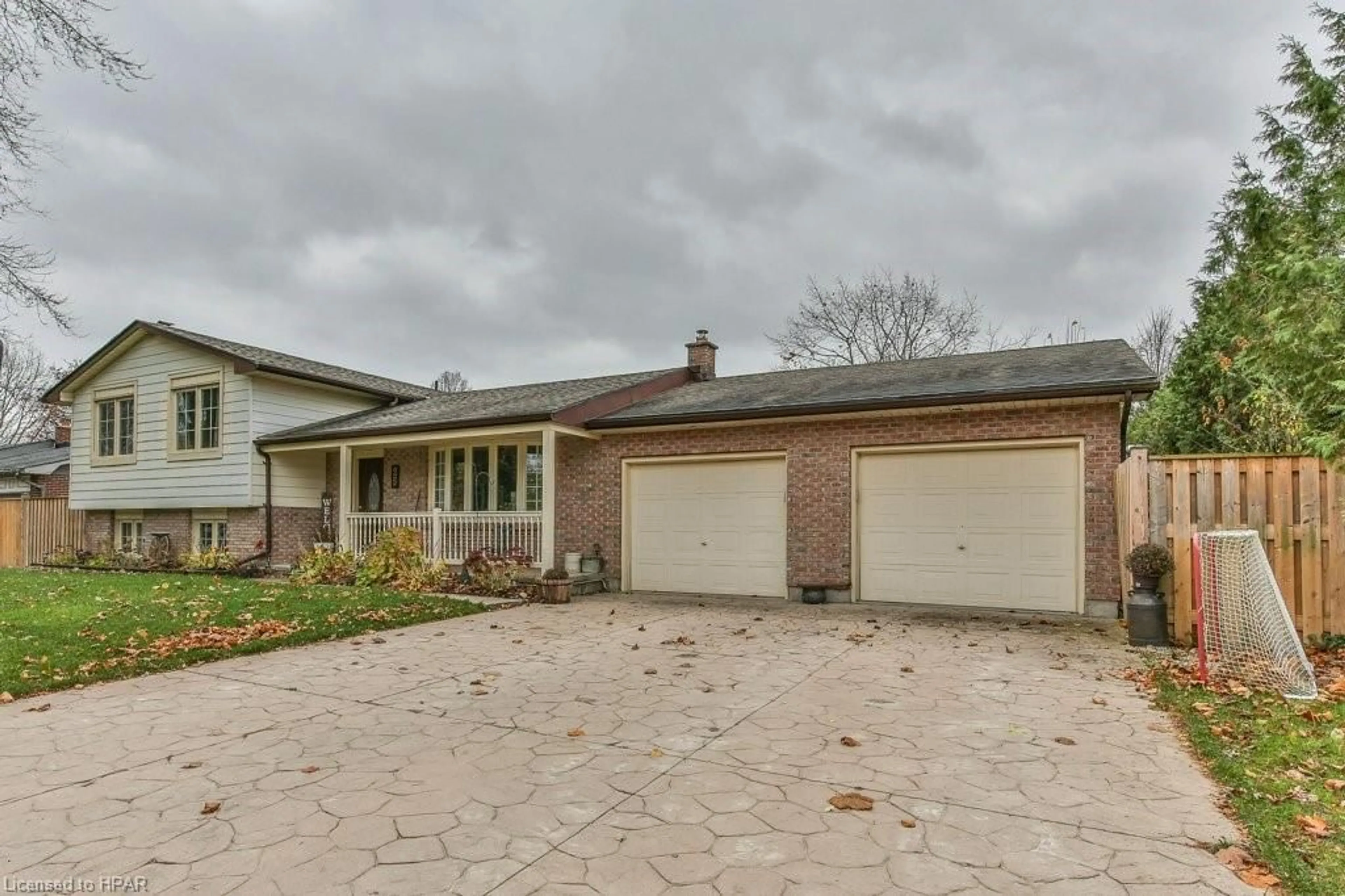 Home with brick exterior material for 25 Finlayson Dr, Thamesford Ontario N0M 2M0