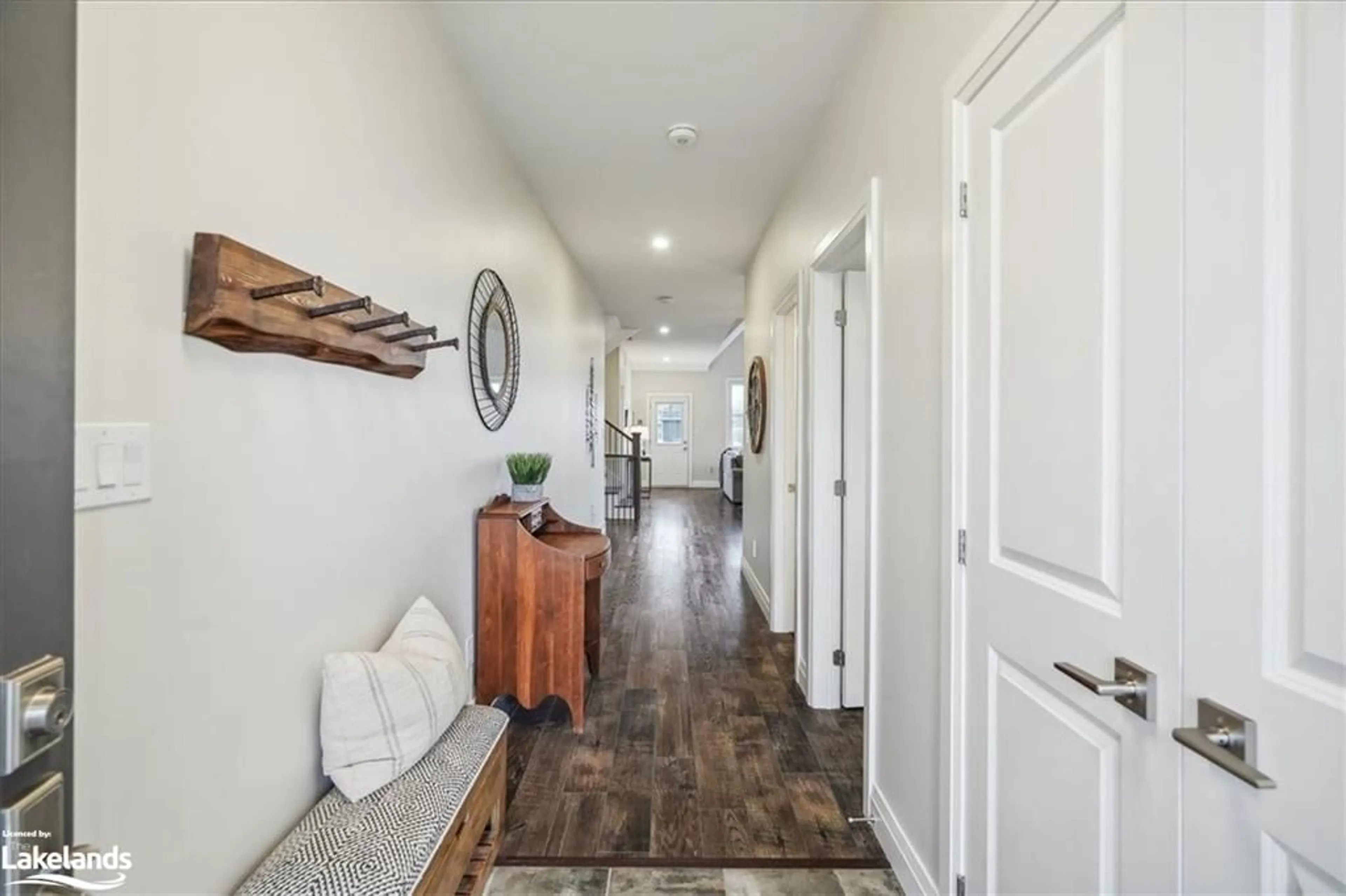 Indoor entryway, wood floors for 194 Courtland St, The Blue Mountains Ontario L9Y 0R4