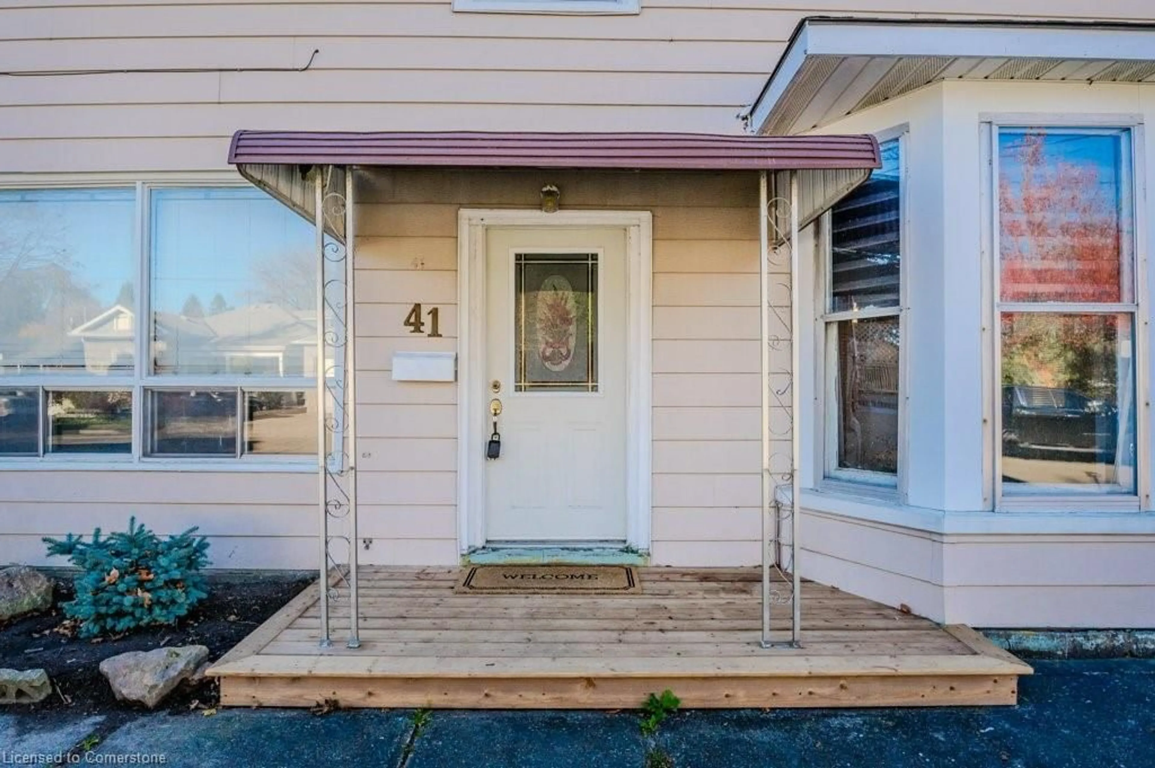 Indoor entryway for 39-41 Mcnaughton St, Cambridge Ontario N1R 1Z2