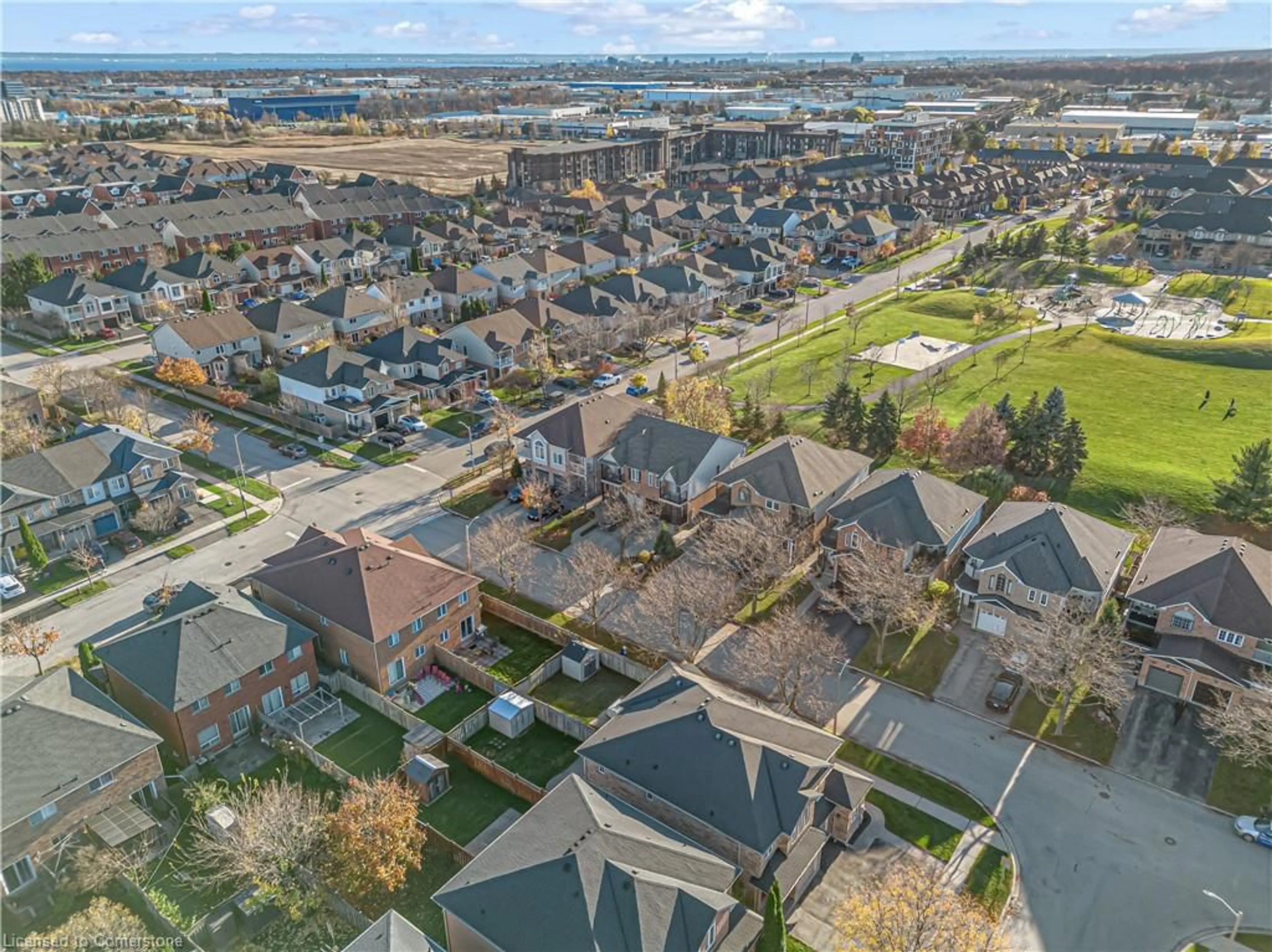 Frontside or backside of a home, the street view for 1806 Hobson Dr, Burlington Ontario L7L 6L7