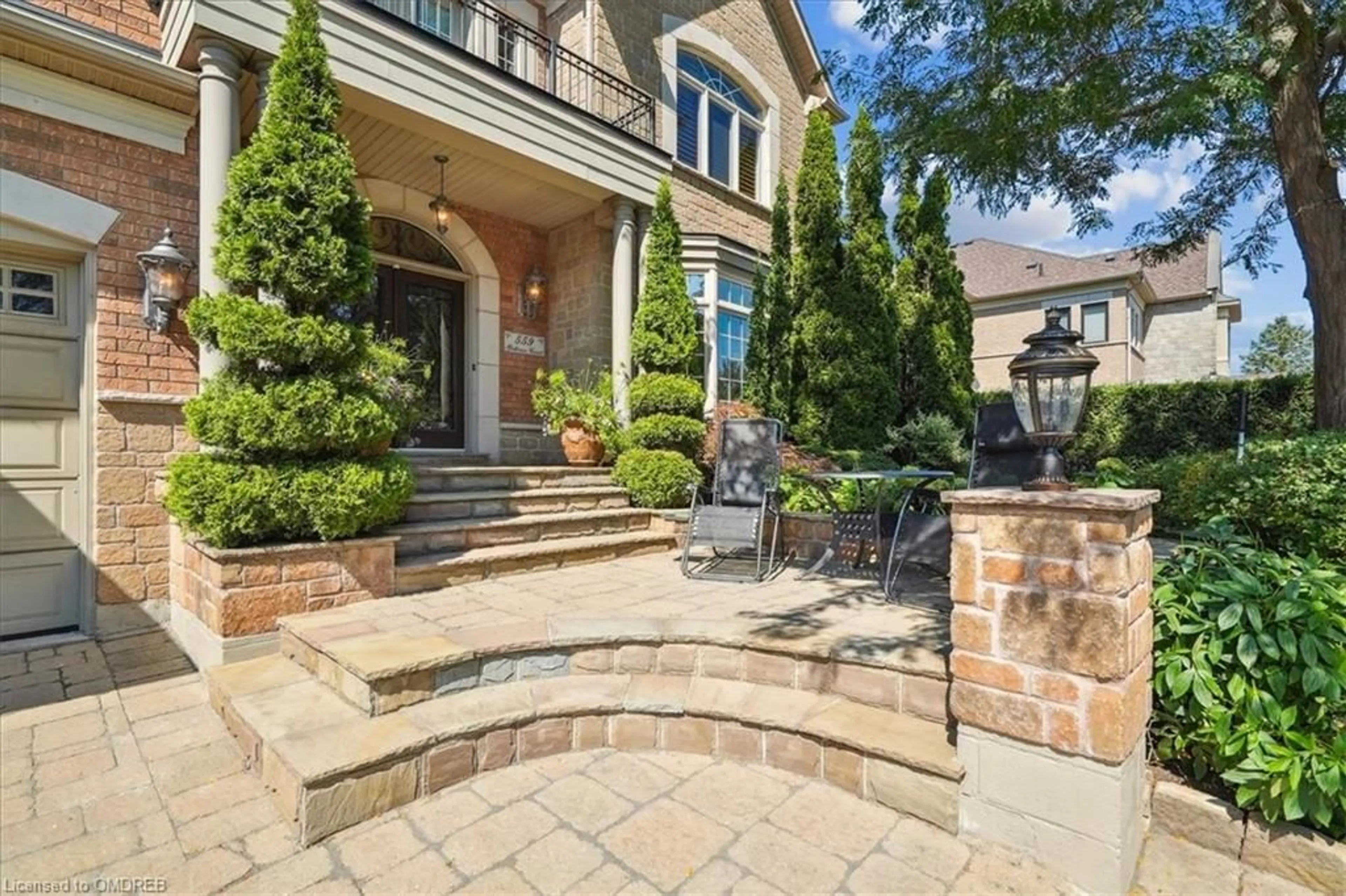 Home with brick exterior material for 559 Golfview Crt, Oakville Ontario L6M 4W6