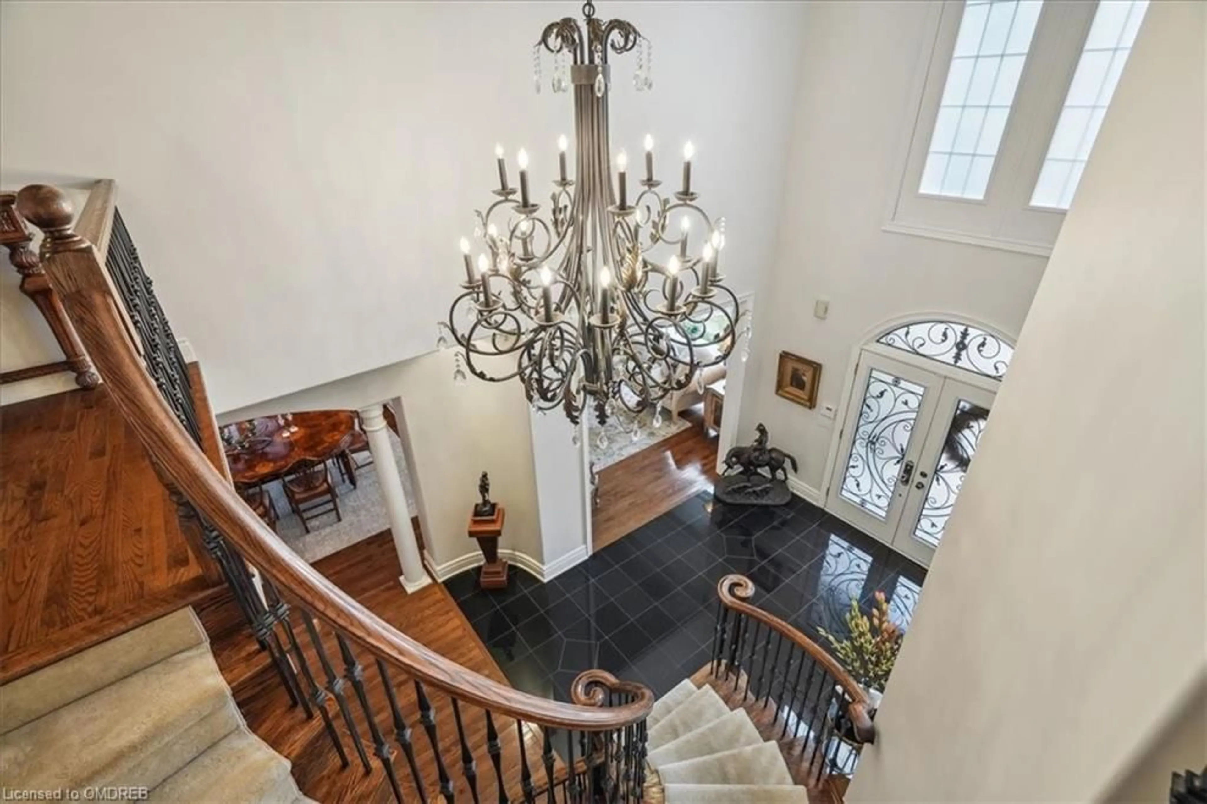 Indoor foyer, wood floors for 559 Golfview Crt, Oakville Ontario L6M 4W6