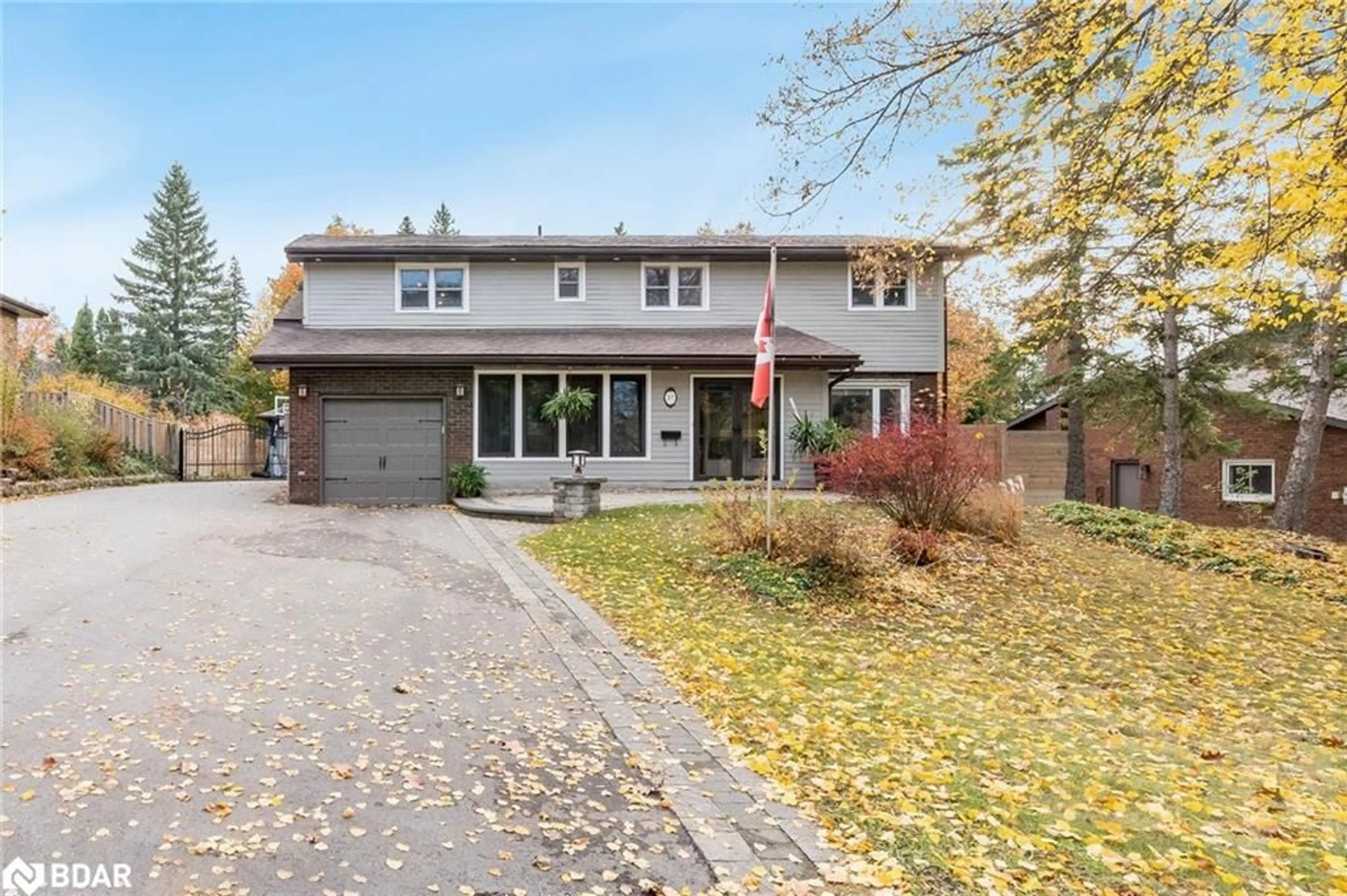 Home with brick exterior material for 27 Garrett Cres, Barrie Ontario L4M 5K7