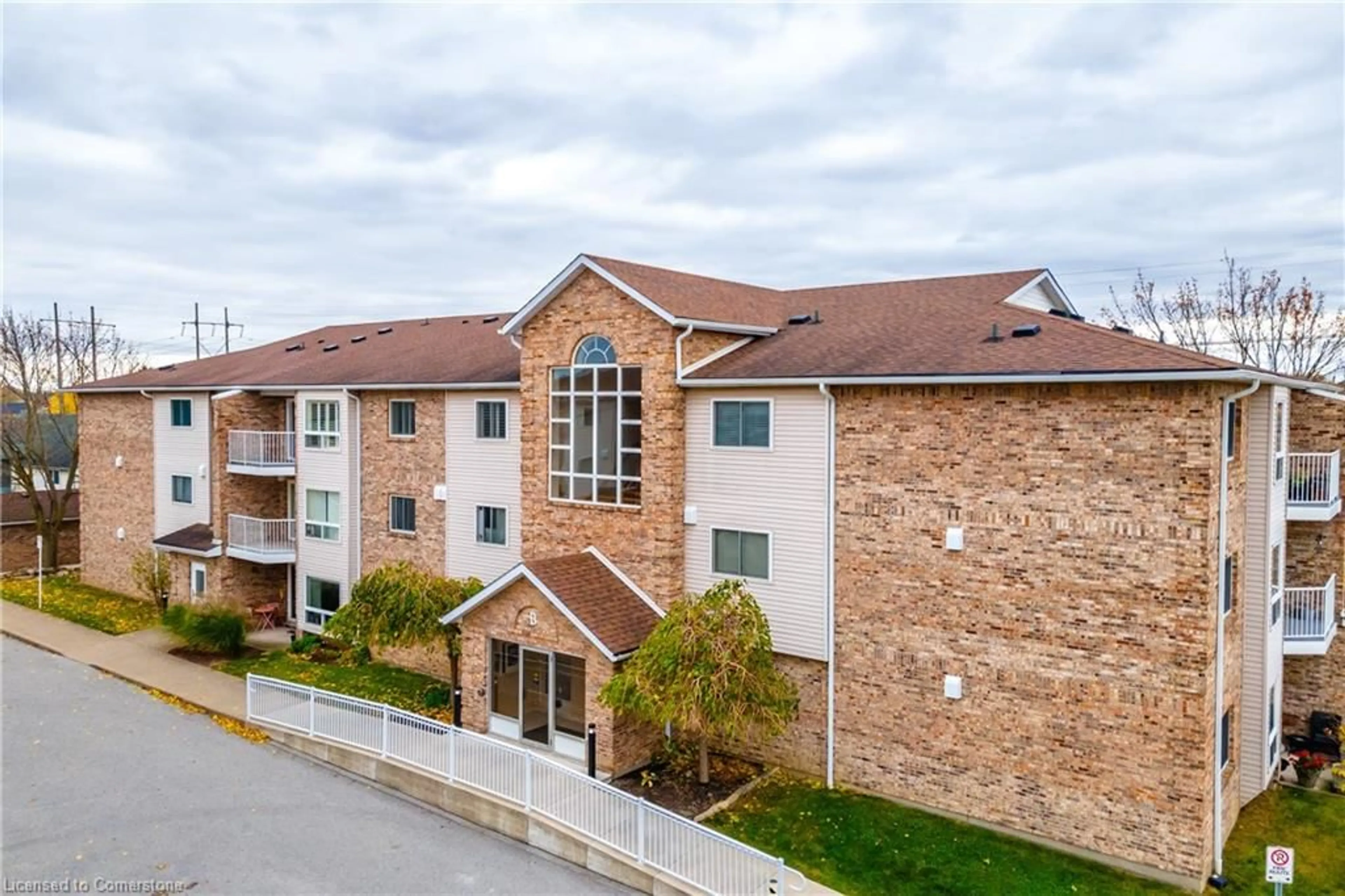 A pic from exterior of the house or condo, the front or back of building for 1061 Vansickle Rd #306B, St. Catharines Ontario L2S 2X4